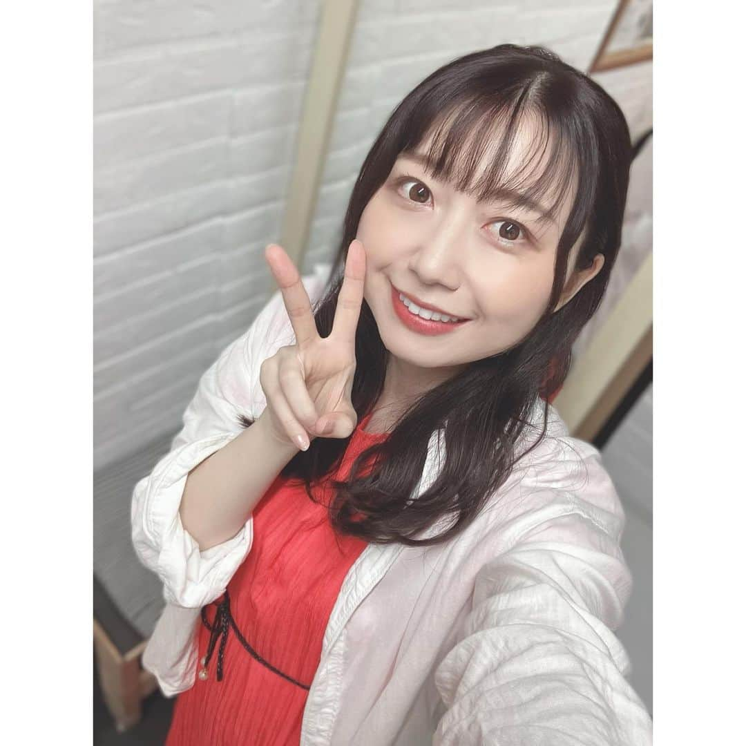 夏目樹里のインスタグラム：「2023.09.14鶴舞Music Bar Perch 「夏目樹里＆山田豪Duo Vol.2」  きのうは平日の忙しい中、駆けつけてくれた皆さん、 本当にありがとうございました〜❣️ おかげでめちゃめちゃ楽しい夜になりました🥰  今回もGo先生にかなりかな〜りフォローして頂き🥹✨ サプライズスペシャル！ギタリスト柴田さんとも急遽コラボ😆✌️  皆さん凄くて勉強になりまくります👏👏👏✨✨✨  Perchさん、とても大好き〜🥰 また歌いに行けるようがんばろっと☺️  写真もたくさんありがとう🫶  🕊‎SETLIST🕊‎ 〜1st〜 Week!（Do As Infinity） The Water Is Wide（Karla Bonoff）  Calling You  Thinking Out Loud（Ed Sheeran） Door  〜2nd〜 We are. （Do As Infinity） Bell Bottom Blues（Derek and the Dominos） Afterglow 情熱 正義の味方（玉置浩二）  〜アンコール〜 夏の終りのハーモニー（井上陽水・安全地帯）」