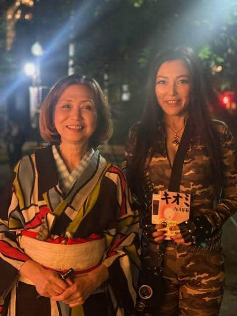 のインスタグラム：「大変大変！憧れの方とjoinです！ こんな凄いこと2度とないかも！！ 絶対来てて！！！ 当日は17時30位まで在廊予定です。もしかしたら、8日夕方も行くかもしれません。 あ！あのぉ、女優さんたちの書いた「絵🖼️」がメインです。あたし、興奮気味で飛んでますしたが( ꒪⌓꒪)ｴｦｶｲﾆｷﾃﾈ！ 福山理子画伯の絵をお楽しみにｧ,､'`( ꒪Д ꒪),､'`'`,､  とにかく、お待ちしてます！！ よろしくおねがいします！  #アート鬼卍女優展  アート鬼卍女優展イベント  15時〜  9/30 福山理子の突然ですが占ってやるよ！ &  内田春菊ウクレレLive 参加者　内田春菊　福山理子 占い一回500円で希望者に占い、同時に内田春菊さんのウクレレを聞きながら  17時〜  10/1 矢島模型店店主田中要次（ドラマ　量産型リコ）とガンプラを作ろう 参加者　田中要次　只埜なつみ　内田春菊　藤白レイミ トーク内容　田中要次のガンプラ道と量産型女子について（簡単なガンプラを用意します）  17時〜  10/7 女優トークショー1&鬼卍トーク 参加者　内田春菊　只埜なつみ　南山莉來　西村喜廣 トーク内容　アートについて　西村叩きになっても構いません  17時〜  10/8 女優トークショー2&鬼卍トーク 参加者　内田春菊　只埜なつみ　南山莉來　香衣　西村喜廣 トーク内容　アートについて　西村叩きになっても構いません  #拡散希望」
