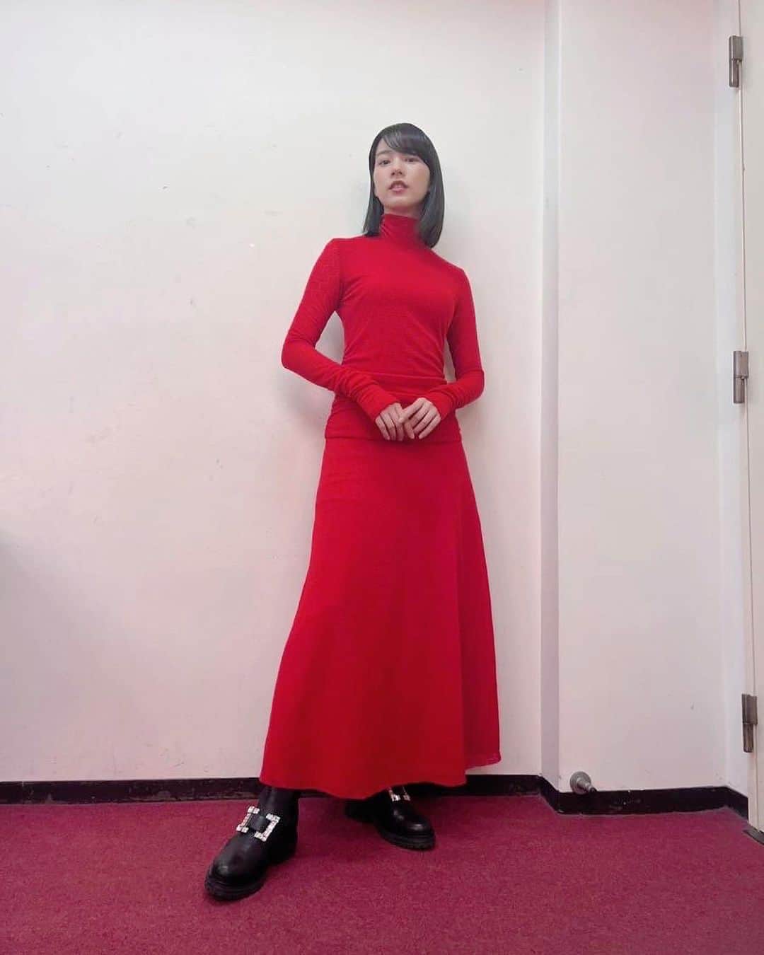 のん（能年玲奈）さんのインスタグラム写真 - (のん（能年玲奈）Instagram)「昨日の衣装。 赤のワンピース！  アキちゃんの赤でと スタイリストの町野さんにお願いしました。  Styling: @izumimachino Hair&Make up: Shie Kanno  #あまちゃん #あまちゃん10周年スペシャルコンサート」9月15日 19時43分 - non_kamo_ne