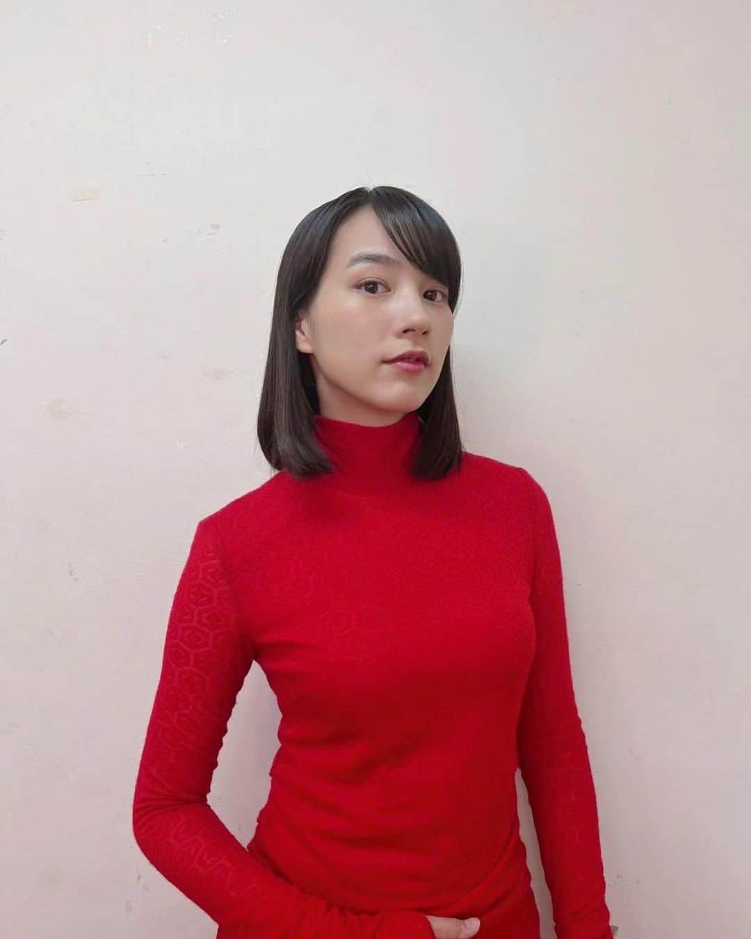 のん（能年玲奈）さんのインスタグラム写真 - (のん（能年玲奈）Instagram)「昨日の衣装。 赤のワンピース！  アキちゃんの赤でと スタイリストの町野さんにお願いしました。  Styling: @izumimachino Hair&Make up: Shie Kanno  #あまちゃん #あまちゃん10周年スペシャルコンサート」9月15日 19時43分 - non_kamo_ne