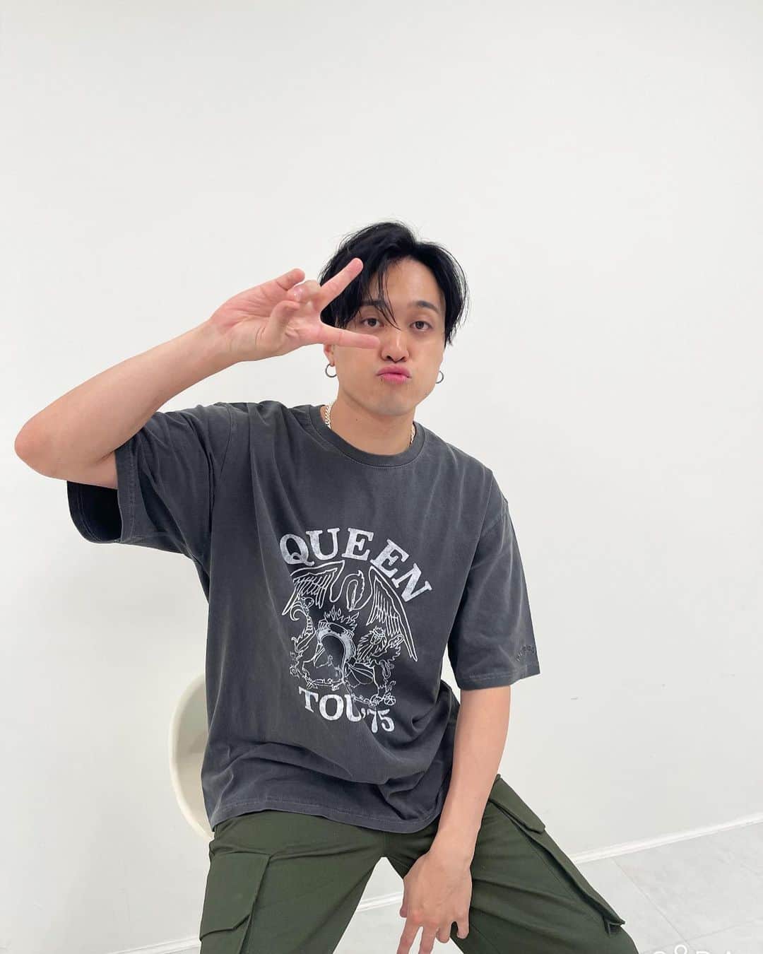吉田広大のインスタグラム：「本日ヴァグラント大阪初日！！ ご観劇くださった皆さまありがとうございました！！ 左手もちょっとピースになりかけてる奴の写真です！！」
