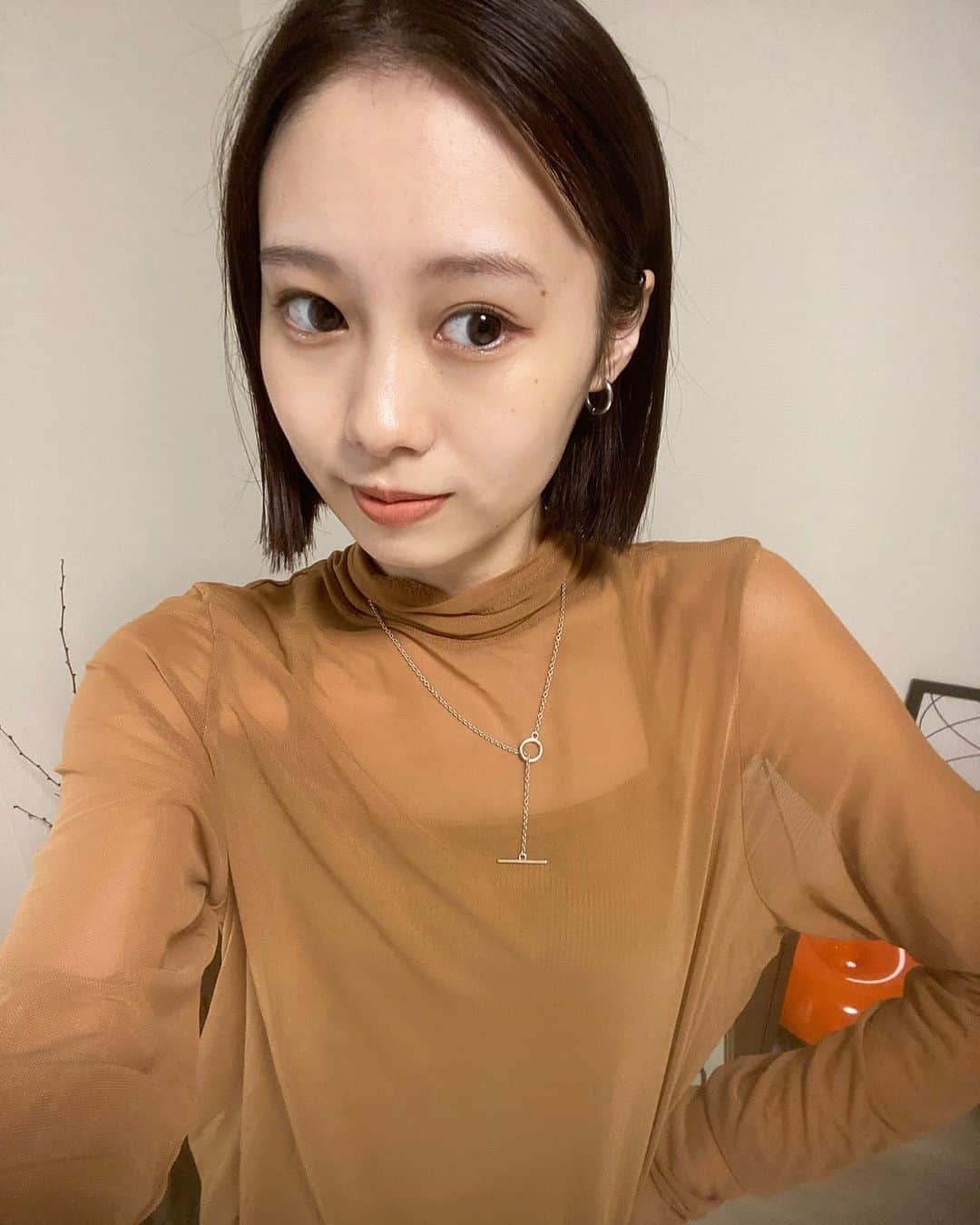 のインスタグラム：「autumn make 🍁🍂 まだ暑い日もあるけど、気分は秋っ❕  昨日買ったばかりのリップがとても良い🦉  ◾︎ etude Fixing Tint ジンジャーミルクティー」
