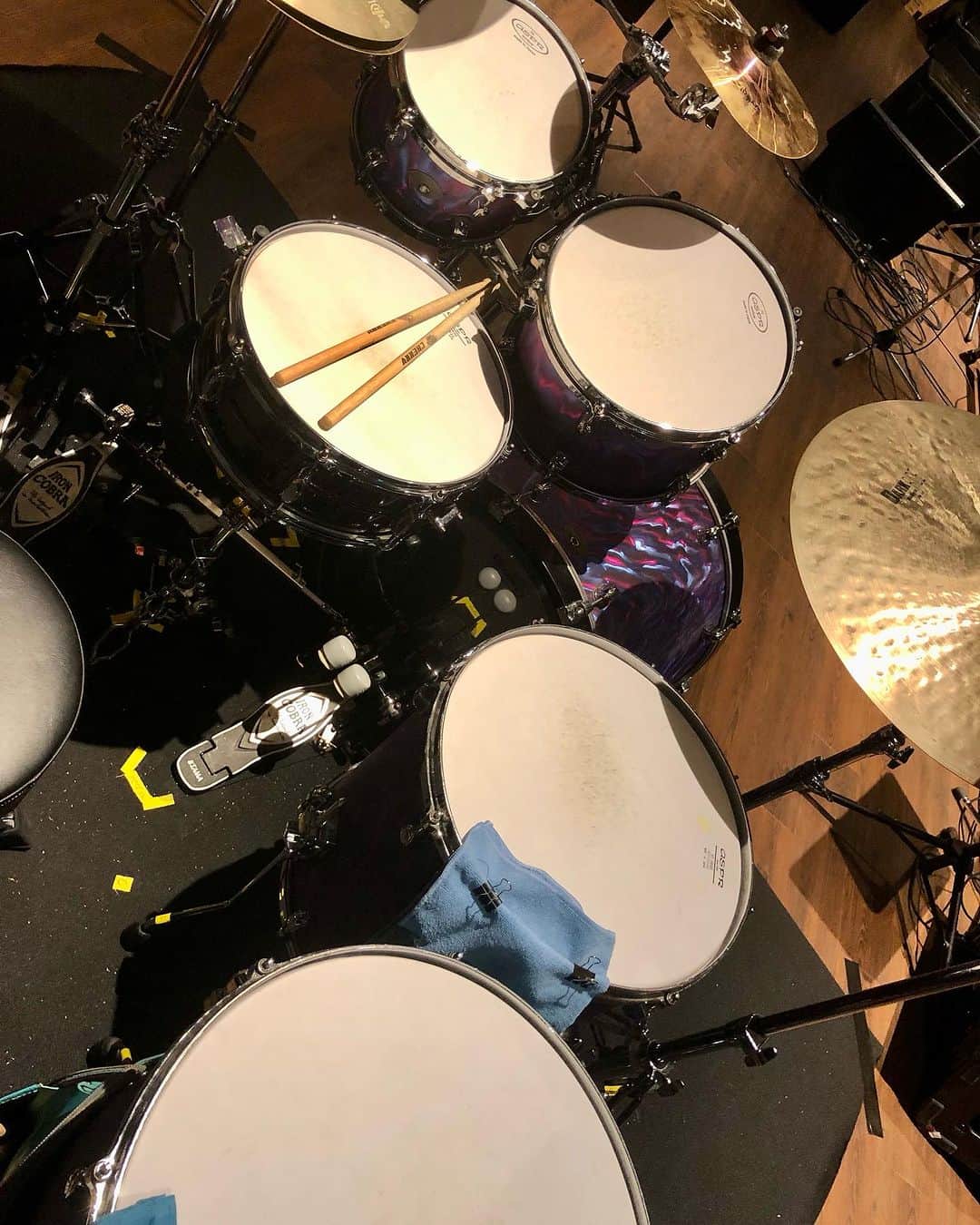小柳“Cherry”昌法さんのインスタグラム写真 - (小柳“Cherry”昌法Instagram)「リハーサルわず！！ お疲れさまー♪♪♪ 本番は9/18！！ 楽しみなりー！！ 🤟😁 #小柳Cherry昌法 #drummer_cherry #ドラマー #lindberg #tamadrums #zildjian #aspr」9月15日 19時46分 - cherry_drummer