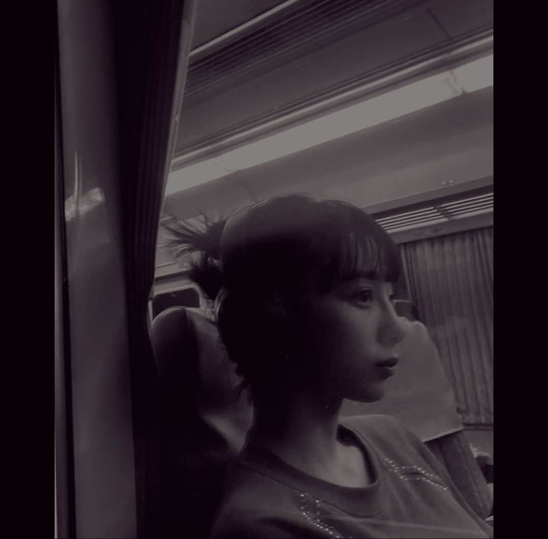 華村あすかのインスタグラム：「🛋」