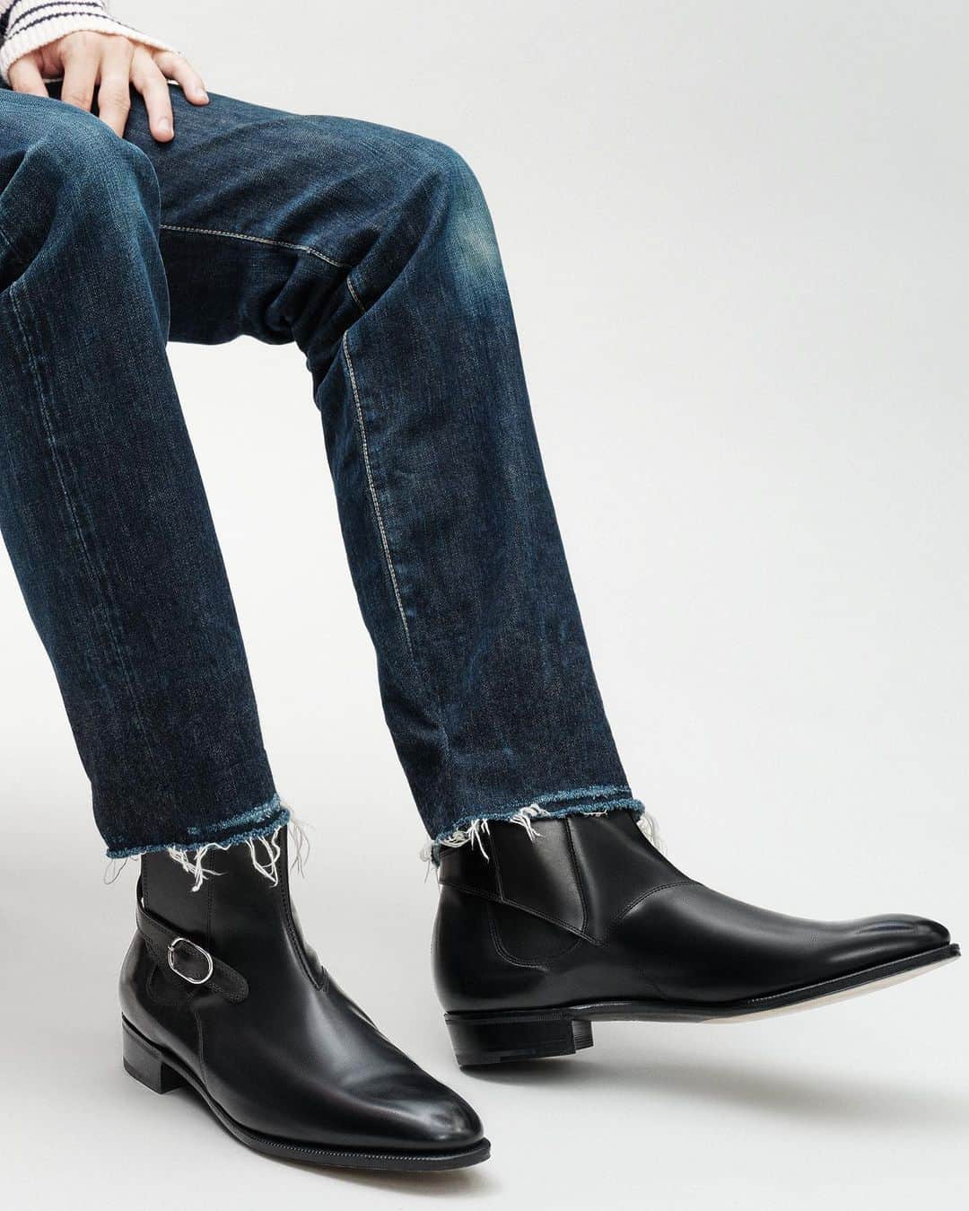 ジョンロブのインスタグラム：「Introducing Masons, a new take on the Jodhpur boot, easy to slip-on thanks to its concealed elastic band and featuring a reverse strap with the house’s new signature oval buckle.  . #johnlobb  @chrislensz  @tom_guinness」