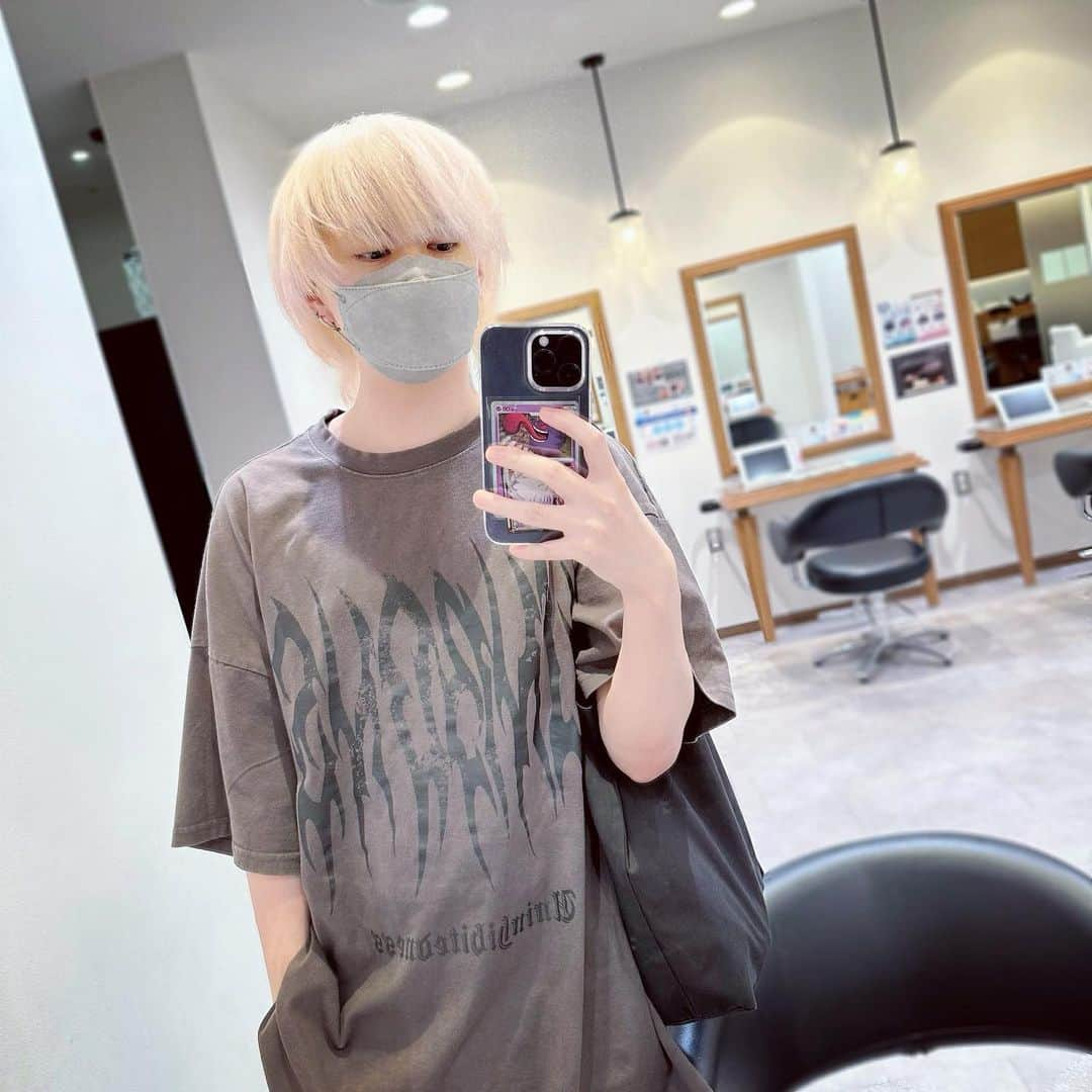 ゆーちゃそ王子さんのインスタグラム写真 - (ゆーちゃそ王子Instagram)「ハイトーンになたよん ・ ・ ・ ・ ・ #ヘアアレンジ #ヘアカラー #ヘア #ヘアカラートレンド #ヘアスタイル #ヘアケア #ヘアセット #ヘアカット #カットモデル #カットモデル募集 #カラー #カラーモデル #カラーモデル募集 #サロンモデル #サロン #サロンモデル募集 #サロモ #サロモ募集 #センターパート #メンズヘア  #ハイトーンカラー #ハイトーン #ハイトーンヘア #ヘアサロン #ハイライト #ハイライトカラー #マッシュ #マッシュウルフ #マッシュショート #マッシュ男子」9月15日 20時06分 - yuchaso_prince