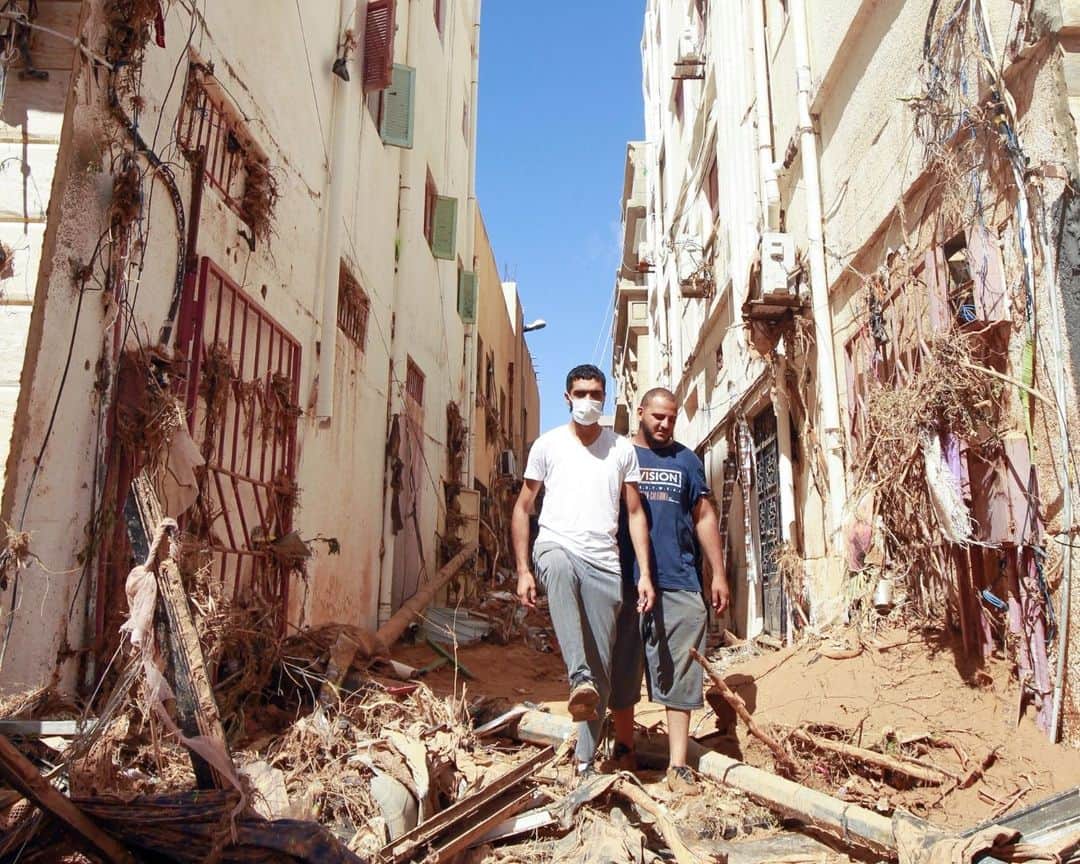 AFP通信さんのインスタグラム写真 - (AFP通信Instagram)「Emergency teams kept up their search for the thousands still posted as missing from the tsunami-sized flash flood that swept the Libyan port city of Derna, killing at least 4,000 people.⁣ The enormous surge of water burst two upstream dams late Sunday and reduced Derna to an apocalyptic wasteland where entire city blocks and untold numbers of people were washed into the Mediterranean.⁣ ⁣ 📷 @abdlladoma #AFP⁣ #Libya #Danielstorm」9月15日 20時01分 - afpphoto