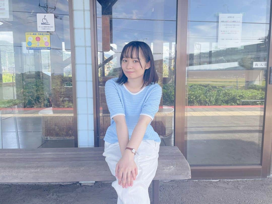 延命杏咲実さんのインスタグラム写真 - (延命杏咲実Instagram)「. 延命さん発祥の地！！ついに石川県中能登町に家族で初めて行ってきました〜！！！🥰🥰 . 「延命」という名字は日本に約660人しかいない珍しい名字で私もお気に入りなのですが…！！🫶🏻 . 中能登町、なかでも能登二宮駅の周辺には、延命という名前のついた会社や延命さんのお家の表札もありました！！🙌🏻 . こんなに「延命」に囲まれたのは生まれて初めて🤣 初めて行ったような気がしなかったな〜〜🏠 . 実際に私の祖父は中能登町にルーツがあるので、遠い親戚もいたのかも…！😉 . 実際の延命さんにはお会いできなかったから、今度行った時はご挨拶できるといいな〜☺️ . 織物と田んぼが印象的な中能登町、大好きな場所になりました🌳 . . #石川県 #中能登町 #延命 #珍名さん #名字 #ルーツ #セントフォース #セントフォースsprout #延命杏咲実 #延命ちゃん」9月15日 20時01分 - enmei_1115