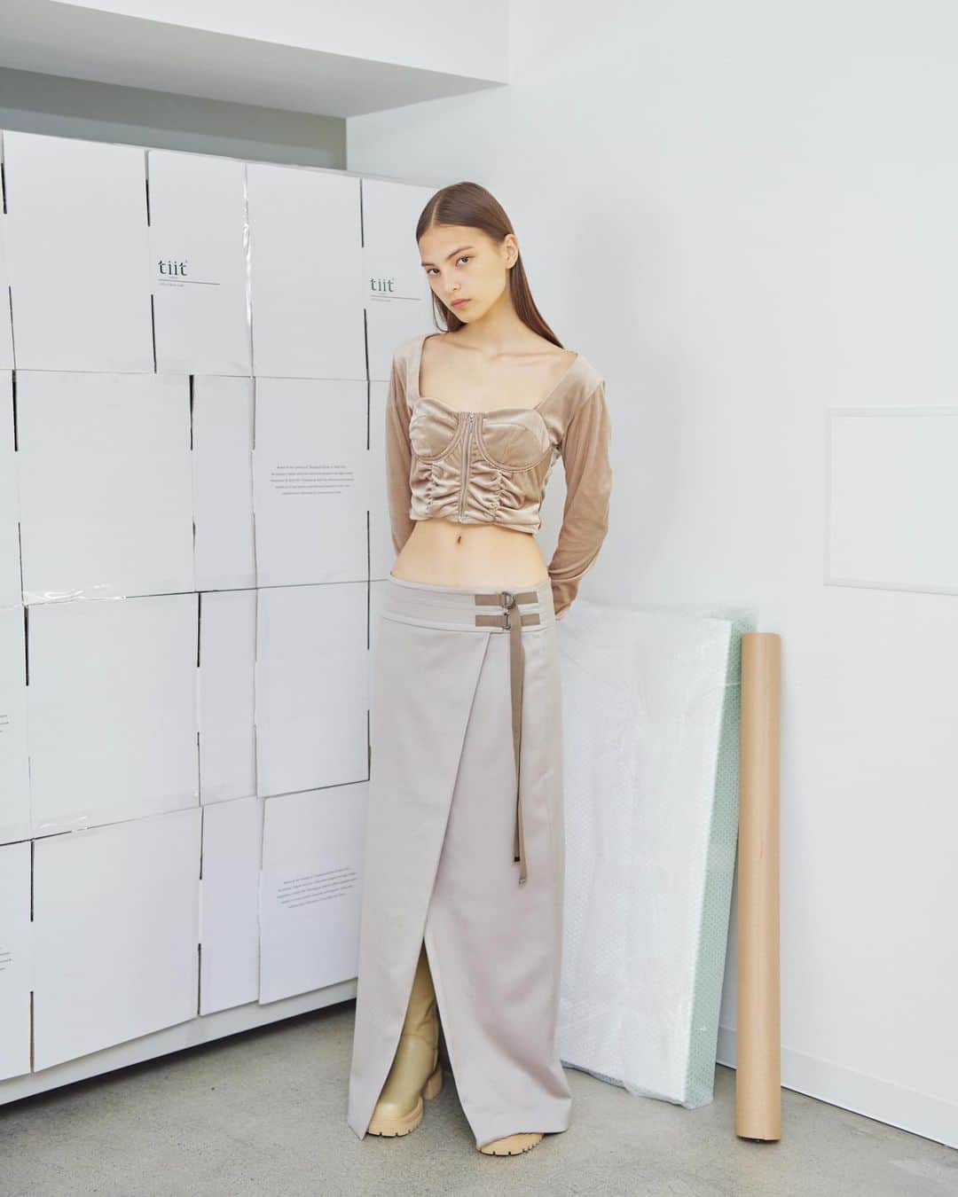 tiit tokyoさんのインスタグラム写真 - (tiit tokyoInstagram)「2023 fall winter collection  velours corset / beige  #tiittokyo #AW23」9月15日 20時15分 - tiit_tokyo