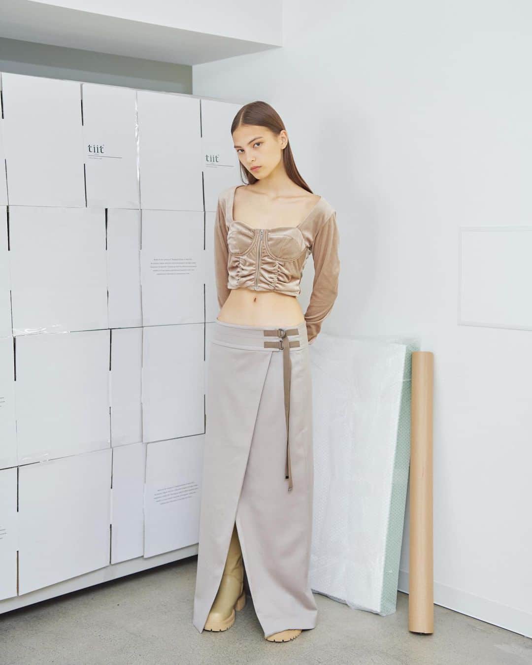 のインスタグラム：「2023 fall winter collection  velours corset / beige  #tiittokyo #AW23」