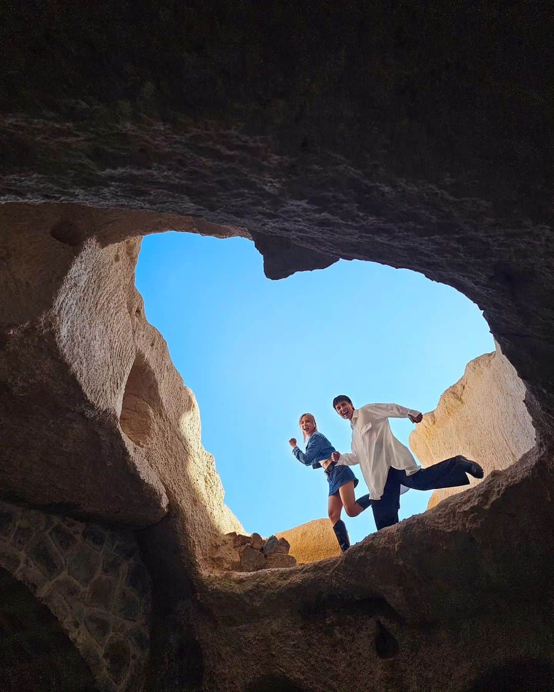 蔡常勇さんのインスタグラム写真 - (蔡常勇Instagram)「我已經變成土耳其石頭王子了🫡 . 在Cappadocia除了看熱氣球之外，真的都一直在看石頭哈哈哈哈哈哈哈哈哈哈哈 雖然看來看去都一樣，但是美照還是要有的🌄  #turkey #cappadocia」9月15日 20時23分 - changyonggggg