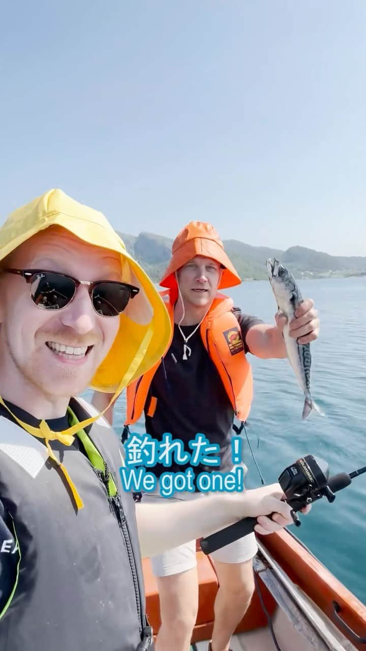 ミスターヤバタンのインスタグラム：「ノルウェーにサバを釣りに行ったよ！🐟🇳🇴 Mackerel fishing in Norway! @norwayseafoodjp   #ミスターヤバタン #seafoodfromnorway #寒さは旨さだ #ノルウェーシーフード #ノルウェーサバ #ノルウェーシーフードフェス2023 #PR #ノルウェー   そして、みなさん！来週すごいイベントに参加するよ！  2023年9月22日(金)～ 24日(日) ノルウェーシーフードフェス 2023 開催！！ @ 東京ソラマチ 4階 スカイアリーナ  23日(土)は私も参加します！トークショーするので是非会いに来てね！  ノルウェーから冷凍なしの“生”サバ楽しめるイベント！ サバがノルウェーから空を飛んでやってきます！すごーい！  ノルウェー産“生”サバ「サバヌーヴォー」やノルウェーサーモンを使った名物料理を提供するレストランがキッチンカーを出店！ノルウェーシーフードを楽しむ料理を3日間楽しめます！  なんとサバ炭火焼き&BBQサーモン焼きの限定無料配布もあります！他にも楽しいイベントがたくさん！ どんなキッチンカーが出てるかな？チェックしてね！  The first event where you can experience the deliciousness of Norwegian salmon and mackerel in one place! What’s more, BBQ Salmon and Charcoal Grilled Mackerel will be given away for free! Please come and visit us ♫  ▼Location here! ⇩ Date : September 22 (Fri.) - September 24 (Sun.), 11:00 - 20:00 Location: Tokyo Solamachi 4F Sky Arena」