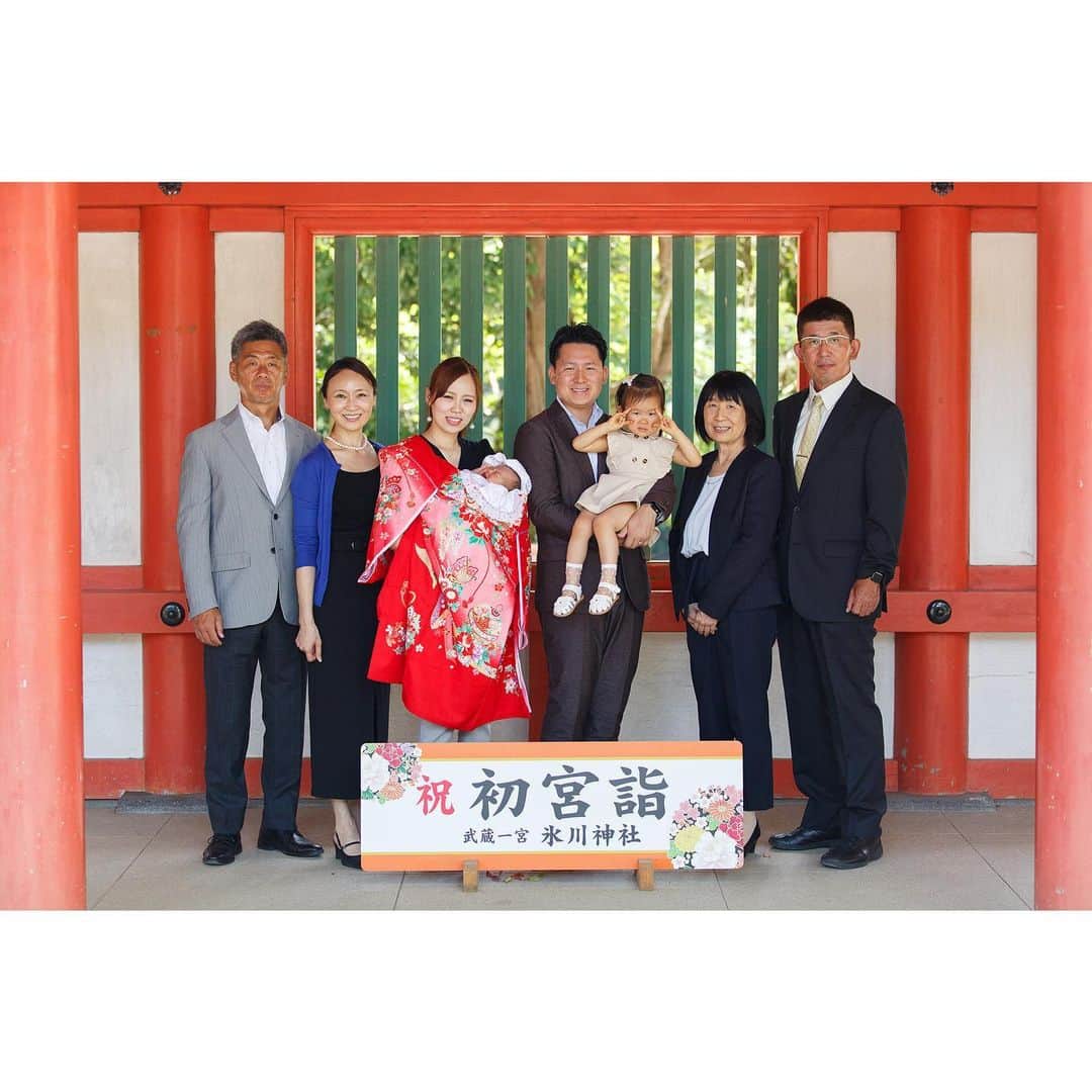 KOBOのインスタグラム：「大宮氷川神社でお宮参り⛩  ありがとうございました  #お宮参りの集合写真 #家族写真 #お宮参り」