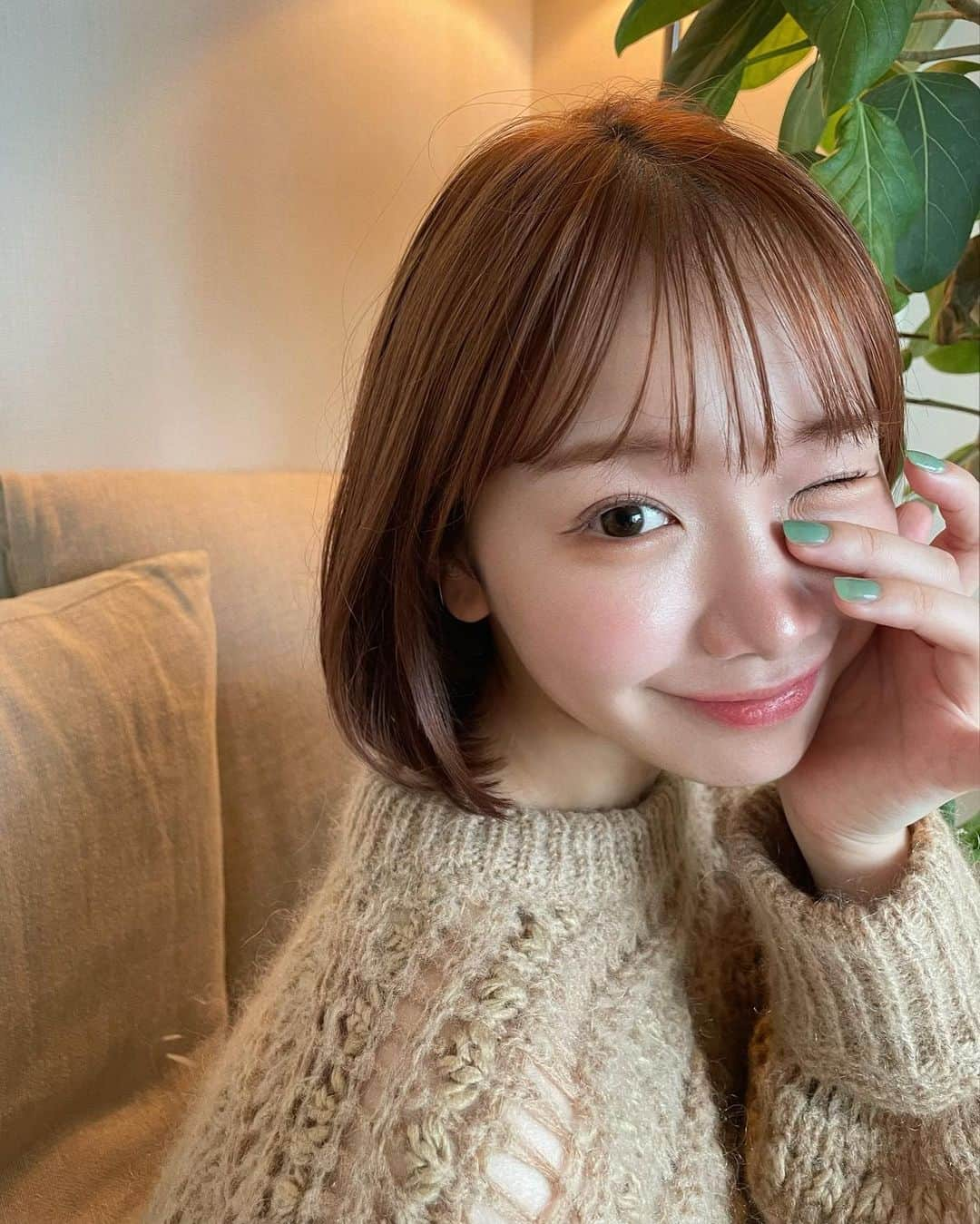 きりまるのインスタグラム：「ボブにしてから 髪のセットがラクになった💇🏻‍♀️🌼 （アイロンでただ軽く内巻きしてるだけ）  さいきんハマってるパックがあるんやけどこれ！ よく色んなお店でも見かける クオリティファーストのダーマレーザーってやつ🌷  肌のタイプとか悩みによって５種類から 選べるけん分かりやすくて良い 💮  ちなみに私はスーパーVC100マスクが1番すきー！ どれもしっかり保湿してくれるけんこれからの 季節とか私みたいな乾燥肌の方とかおすすめ🤍  あとパックの液がひったひたに入ってるけん 使い終わったらいつも首とか脚とか全身にも 塗ってカスカスなるまで使う（笑）  ドン・キホーテとかに売ってるけんみんなも 良かったら使ってみてね〜！  #クオリティファースト #ダーマレーザー #シートマスク #美容 #スキンケア #ドンキ」