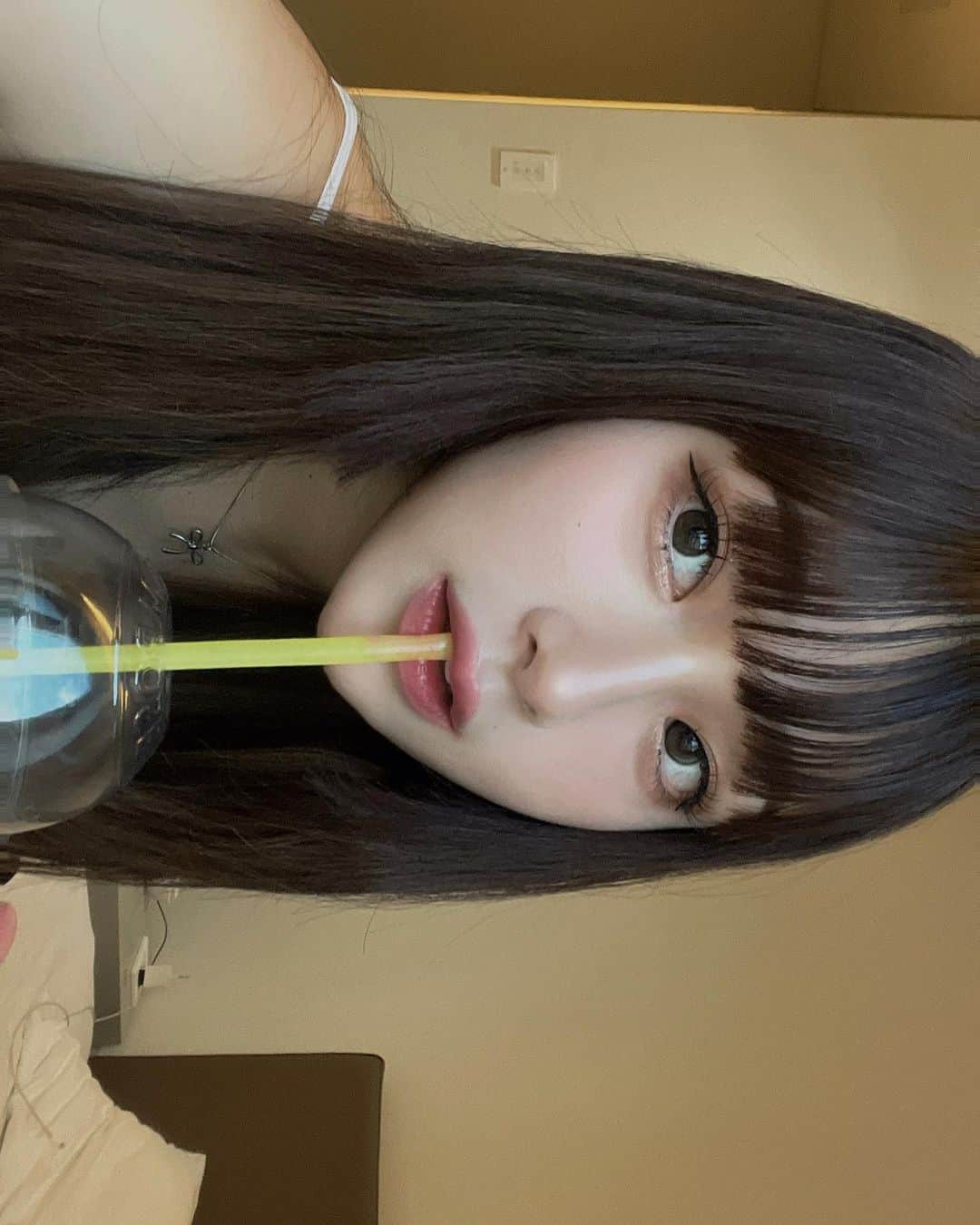 すずのインスタグラム：「メイク動画明日だすｶﾓ??🦆」