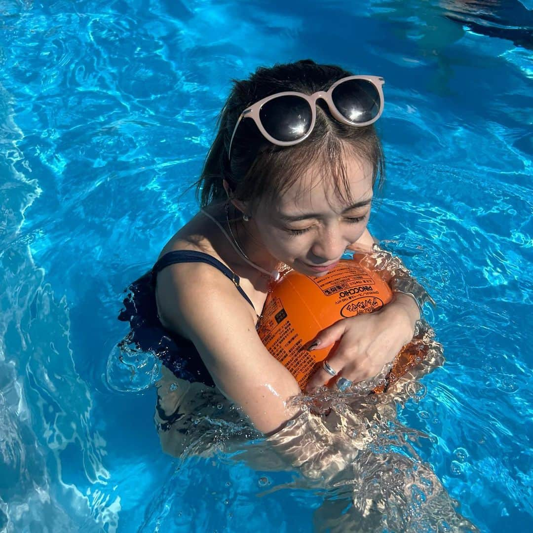 塩川裕美のインスタグラム：「駆け込みsummer☀️  去年の夏遊園地にいった読ラン 今年はプールいってきた  .  #読売ランド  #よみうりランド  #よみうりランドプール」