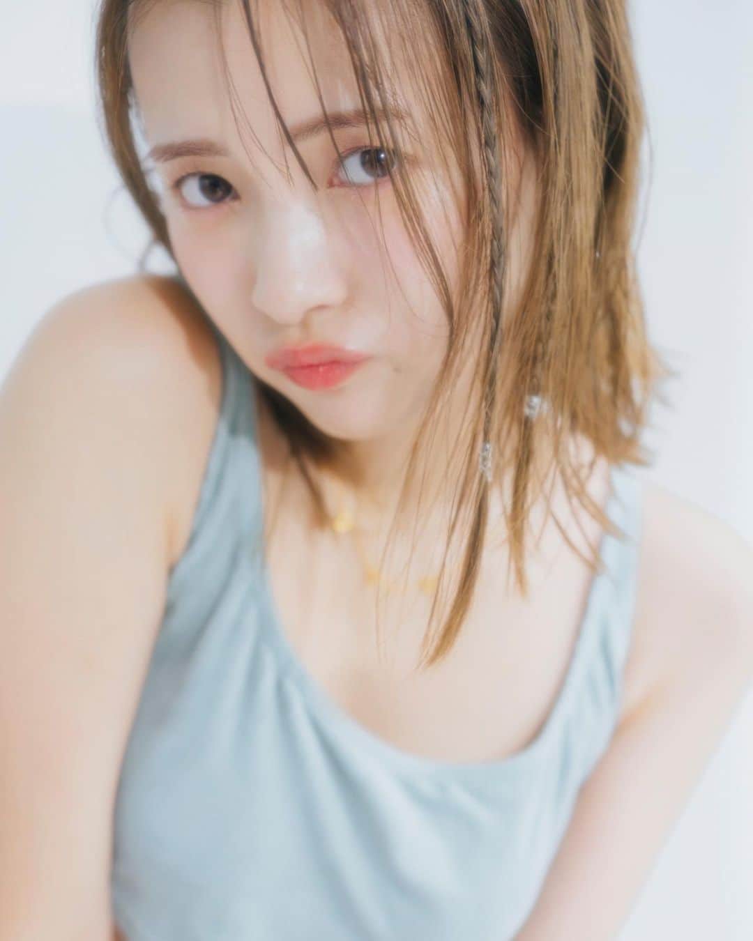 新條由芽のインスタグラム：「. ar more🍑 ピーチなパーツにきゅんとする  去年に引き続きピーチ🍑企画♡  私はお風呂上がりにさっとボディクリームを塗る！ 面倒くさいって思ってしまうけどお風呂上がりのルーティーンを作れば出来るようになる✌️  ぜひ記事をチェックしてみてください🍑🫶」