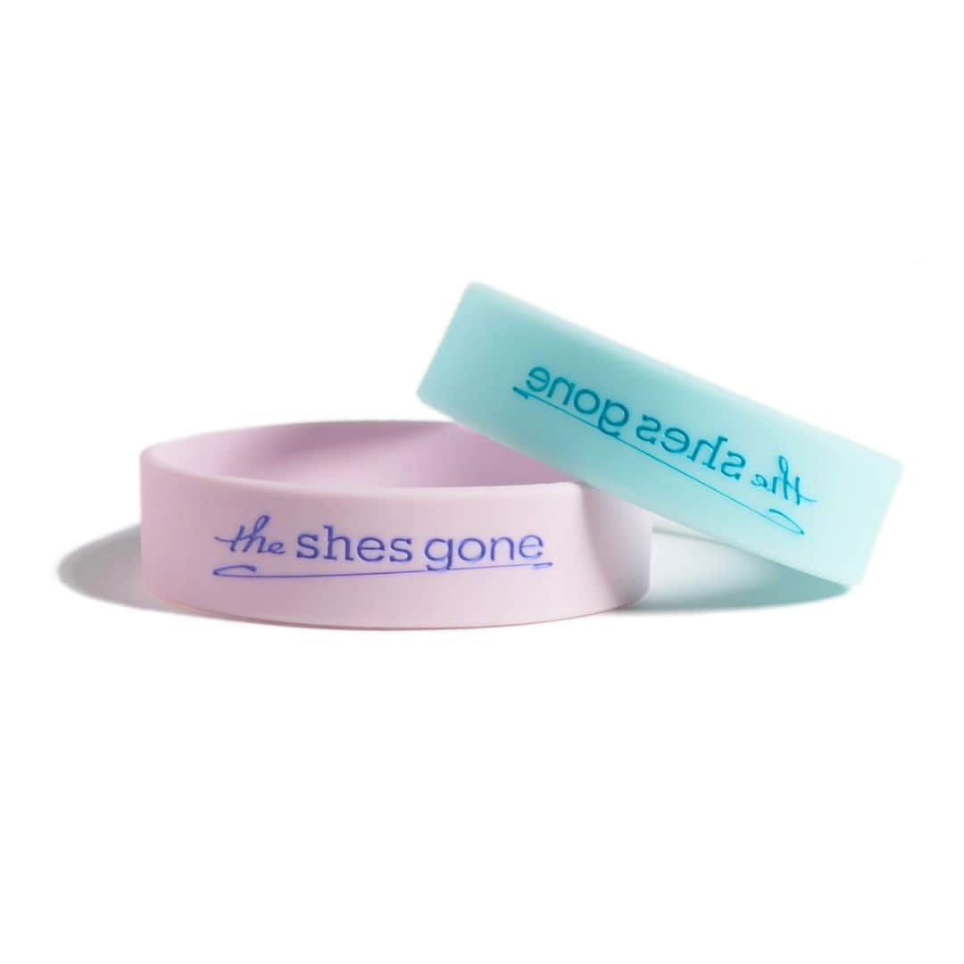 the shes goneさんのインスタグラム写真 - (the shes goneInstagram)「【new goods】   new logo rubber band 500yen  color : light purple / light blue  #重い愛TOUR」9月15日 20時34分 - the_shes_gone