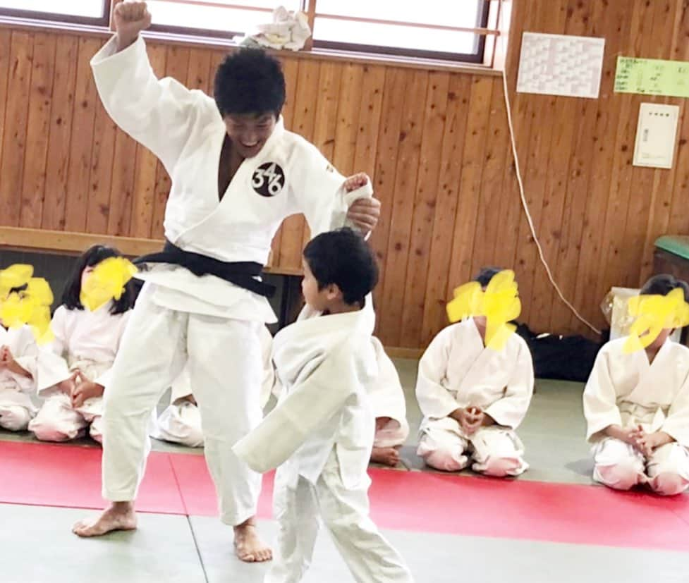 松山三四六さんのインスタグラム写真 - (松山三四六Instagram)「🥋  明日は クマンバチの会🐝  子どもたちと柔道🥋 そして、 三四朗カレー🍛  楽しみです😊  #高森町　#禅道会  #judo #空手 #こども食堂」9月15日 20時39分 - sanshiroumatsuyama