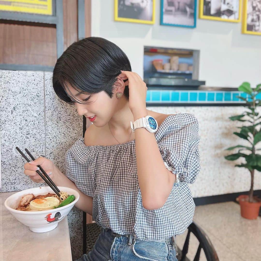小島はなのインスタグラム：「・ マレーシアのホワイトコーヒー 美味しかったぁ🫶🏻 思った以上に甘くてコーヒー牛乳でした🩵 ・ #AMEFURASSHI #小島はな #マレーシア」