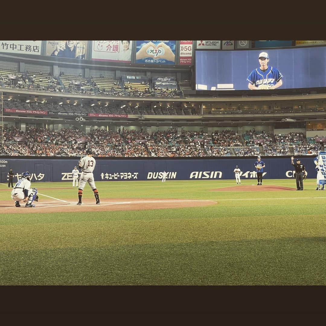 磯村勇斗さんのインスタグラム写真 - (磯村勇斗Instagram)「.  人生初の始球式⚾️  とても貴重な体験をさせて貰いました。  マウンドの景色はすごかった。  ドアラさん応援ありがとうございます。  クラシアンも引き続きよろしくお願いします。  #クラシアン #中日ドラゴンズ  #ドアラ」9月15日 20時54分 - hayato_isomura