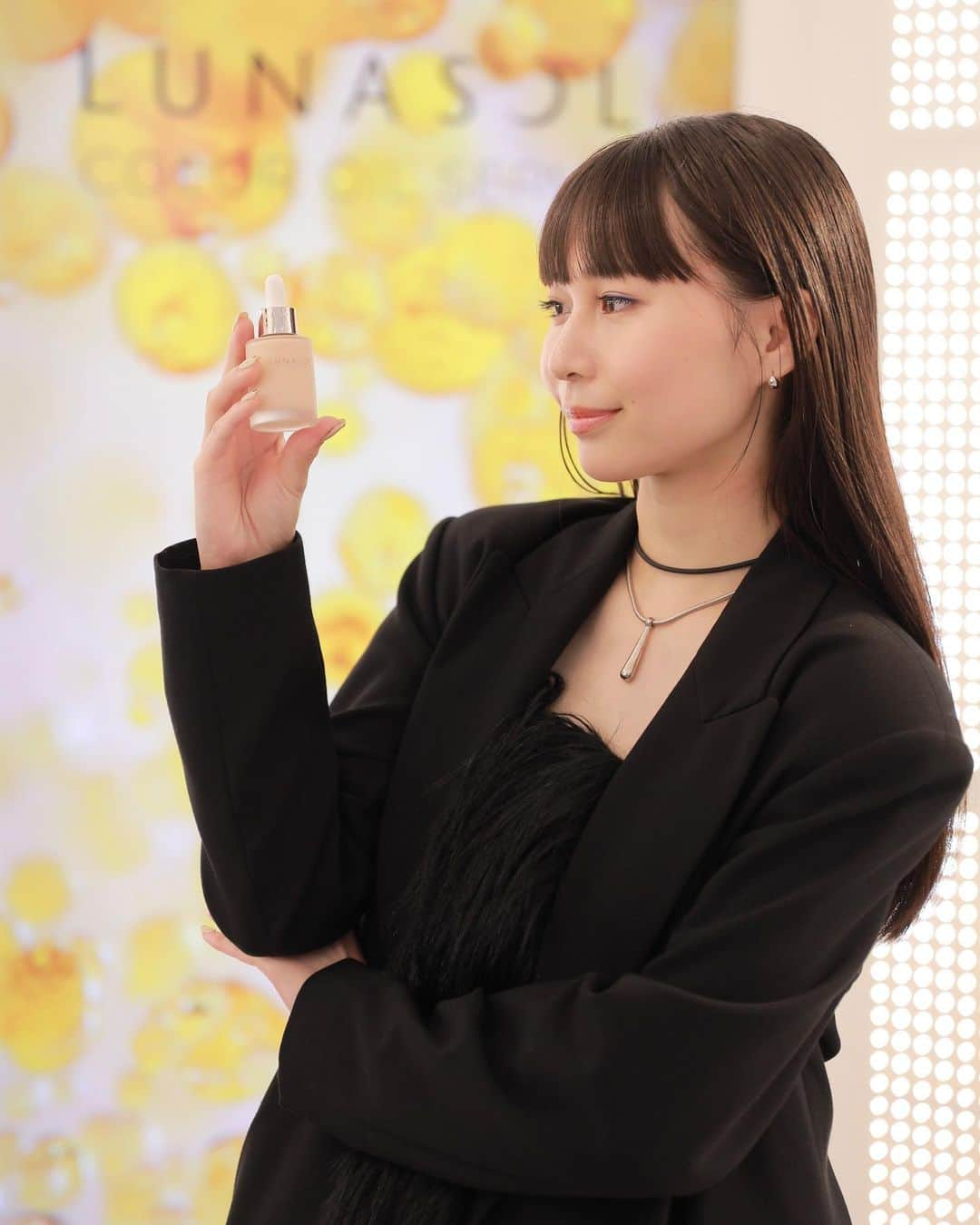 庄司芽生さんのインスタグラム写真 - (庄司芽生Instagram)「LUNASOL 2023 Autumn POPUP at Jingumae  ✔︎COLOR OIL SERUM B01 オイル美容液ファンデーション。潤いがあるのに赤みをカバーしてくれて仕上がりが綺麗！このファンデーションを使って自分でメイクするのも楽しみです！  ✔︎EYE COLORATION EX33 Galaxy Loop 宇宙をテーマに銀河の煌めきのようなブルーとシルバーがとても美しかったです🌌🦋同じシリーズのマスカラも塗っていただきました！  9/18(月)まで神宮前 M-SPACE JINGUMAEにてPOPUP開催中です！ 是非に☺︎  @lunasolofficial  #lunasol2023popup  #カラーオイルセラム  #オイル美容液ファンデーション」9月15日 20時57分 - mei_tokyogirlsstyle