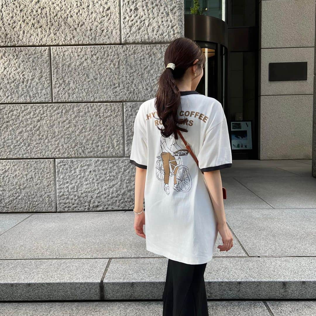 藤江萌さんのインスタグラム写真 - (藤江萌Instagram)「一目惚れで買ったTシャツ✌️  自分への沖縄土産☺︎ 友達に選んでもらったー！！  tops : @zhyvagocoffeeworks  skirt : @grl_official  shoes : @nike  bag : @cafune.official   まつぱは @chipieee_eye_asuka さんです！ めっちゃ調子良くて嬉しい♡  #コーデ #tシャツコーデ #プチプラコーデ #プチプラファッション #カジュアルコーデ #秋服 #秋服コーデ #グレイル #グレイルコーデ #grl購入品 #grlコーデ #沖縄グルメ #沖縄カフェ #藤江萌 #grl #zhyvagocoffeeworks #zhyvagocoffeeroastery #okinawa #okinawajapan #americanvillage #cafuné #cafune #nike」9月15日 20時58分 - fujie_moe_official