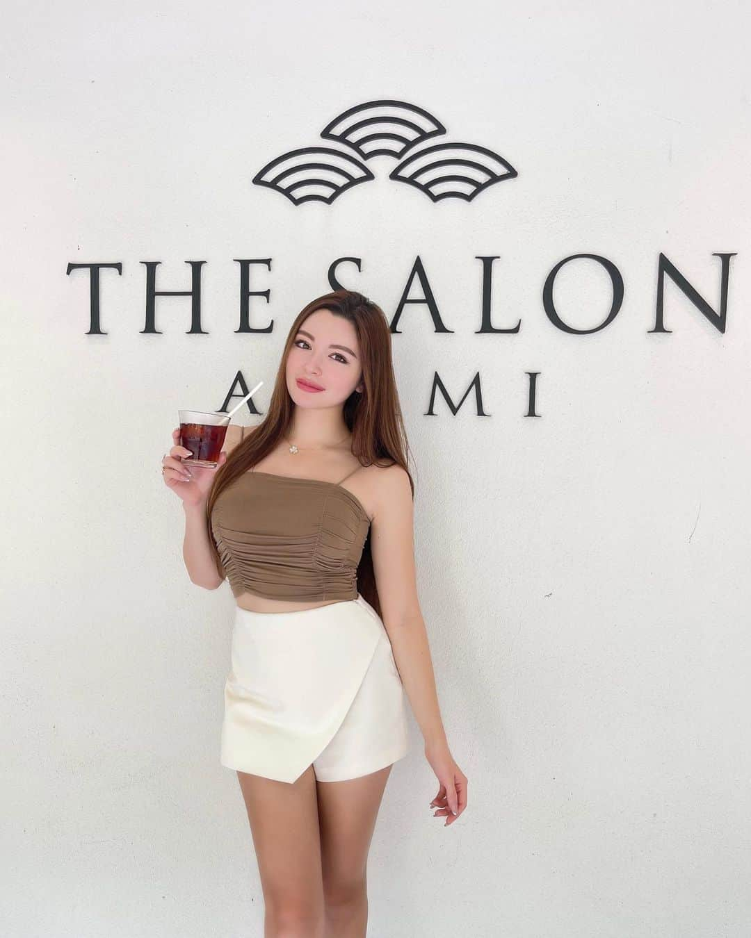 AMI（アミ）さんのインスタグラム写真 - (AMI（アミ）Instagram)「welcome to Salon Ami ❤️  Salon Ami にしちゃった🥴 ゴルフ焼けで脚だけまっくろなったた🥺  #熱海 #プール #ハーフ #熱海旅行 #thesalonatami #atami #halfjapanese #travelgram」9月15日 21時00分 - amyypatton