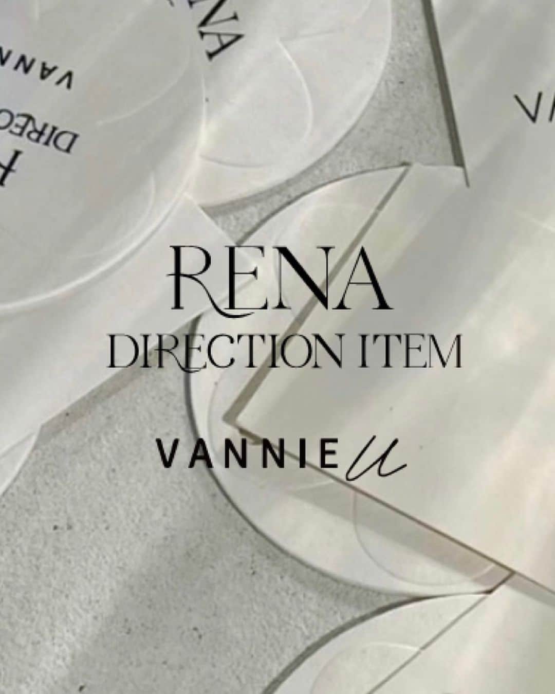 Vannie Officialのインスタグラム：「【RENA direction / VANNIE U】 ⁡ VANNIE U PRESSの @rena_yoshitsugu が企画したアイテムが4型(トップス、カーディガン、ワンピース、スカート)発売致します！ ⁡ トレンド感を抑えつつ、フェミニンで女性らしく、生地やデザインにもこだわった特別な4型となっております。 ⁡ 詳細につきましては @rena_yoshitsugu VANNIE U公式Instagramにてお知らせいたしますのでお楽しみに♡  【先行販売】 VANNIE U POPUP新宿ルミネエスト 10/7(sat.)〜10/9(mon.) 土日祝:10:30〜21:00 ⁡(4型全て発売いたします)  【ZOZOTOWN】 第1弾 10/21(sat.) 19:00 発売開始 ワンショルダーラメスウェット  gray / pink free size ¥5,390 tax in  フロントジップフレアスカート black / gray free size ¥6,930 tax in  第2弾 11/18(sat.) 19:00 発売開始 フラワービジューカーディガン yellow / light gray free size ¥6,930 tax in  フロントオープンマーメイドワンピース beige /  gray free size ¥8,800 tax in  #vannie_u #ヴァニーユー #zozotown #ゾゾタウン #カーディガン #ワンピース #スカート #フェミニン #秋コーデ #秋服 #秋服コーデ #秋冬コーデ #オフショル #秋服コーディネート #カーディガンコーデ #ニット #フレアスカート #156cmコーデ #20代コーデ #大人カジュアル #スウェットコーデ #スウェット #着回し #着回しコーデ #ootd #1週間コーデ #コーデ #イエベ春 #花柄コーデ #ビジュー」