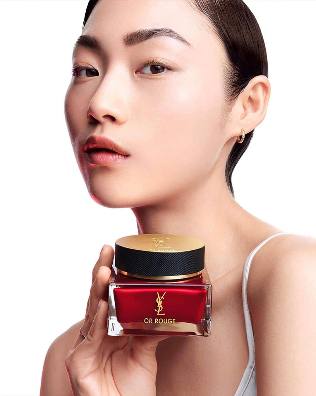 Yves Saint Laurent Beautyさんのインスタグラム写真 - (Yves Saint Laurent BeautyInstagram)「Innovation harvested from nature. Infused with the most luxurious anti-aging ingredient, High Atlas Saffron Pistil. Harness this unique ingredient with the ability to regenerate skin at a cellular level.   OR ROUGE LA CRÈME ESSENTIELLE   #YSLBeauty #ORRouge」9月15日 21時01分 - yslbeauty