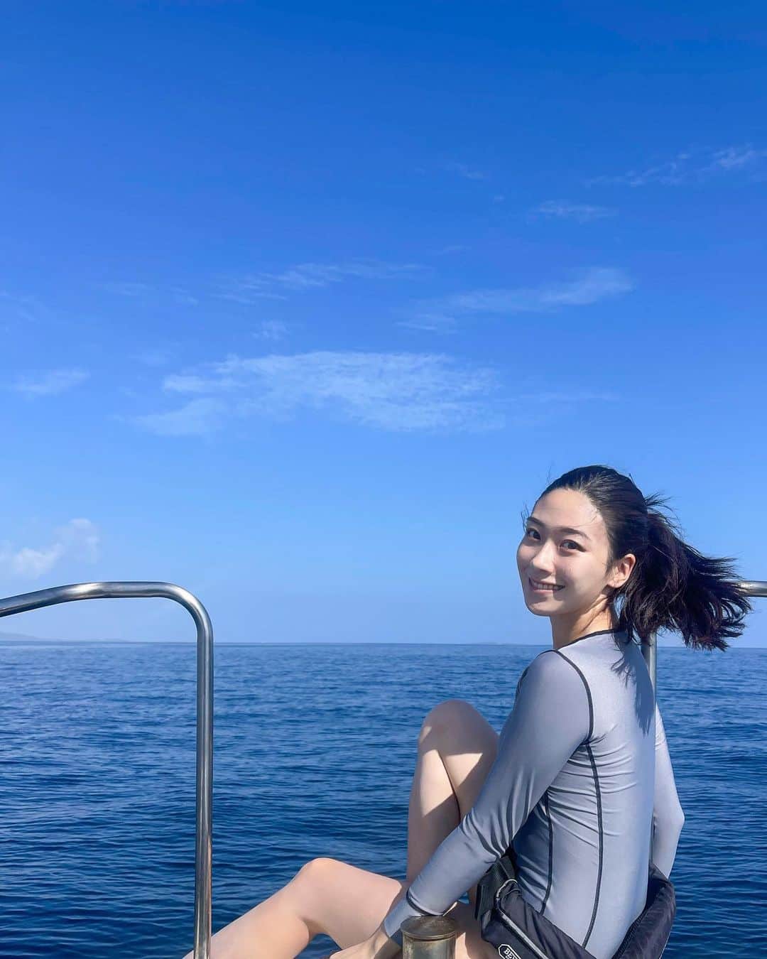 松田和佳のインスタグラム：「少し前の石垣島🏝  お天気も良く風も無く凪だったので海の透明度が抜群にキレイで感動😭💕  日焼けに負けずたくさん泳いで遊びました！ 海にダイブする前のまともな顔の写真がこれしかありません😂  #石垣島 #石垣島旅行 #石垣島の海 #シュノーケル #ダイビング」