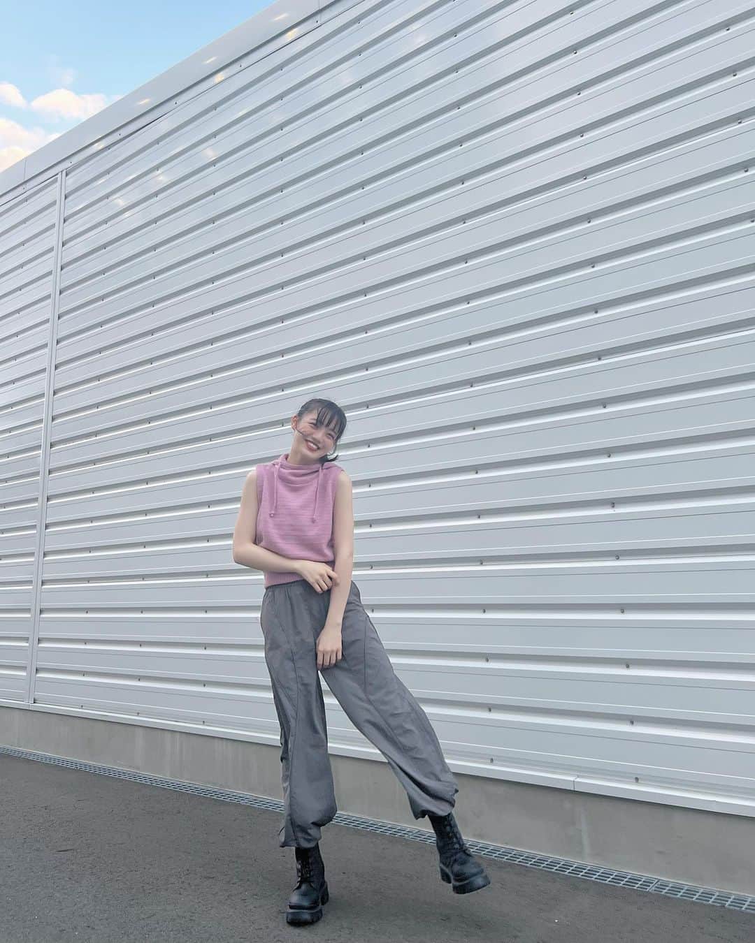 希山愛さんのインスタグラム写真 - (希山愛Instagram)「* 最近のお気に入りのお洋服🫶🏻🫶🏻  秋服可愛いのたくさんやけん 早く涼しくなって欲しいな〜☺️♡  #あいcode #code #ootd #fashion #LAGUAGEM #ラグアジェム #ニットパーカー #ニット #パーカー #パンツ #ショートブーツ #ブーツ #emoda #秋服 #秋コーデ #followme #99line」9月15日 21時13分 - kiyama_ai_official