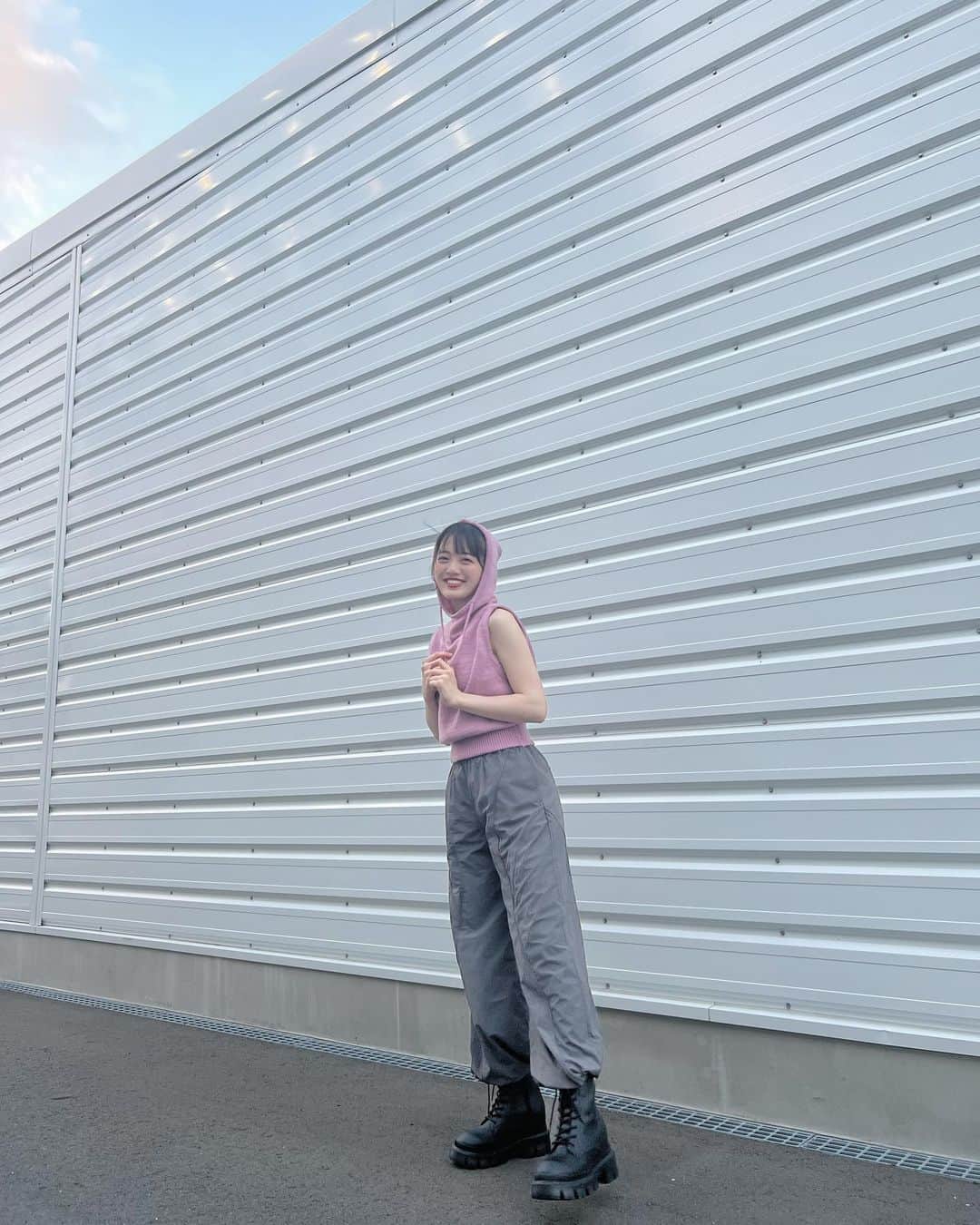 希山愛さんのインスタグラム写真 - (希山愛Instagram)「* 最近のお気に入りのお洋服🫶🏻🫶🏻  秋服可愛いのたくさんやけん 早く涼しくなって欲しいな〜☺️♡  #あいcode #code #ootd #fashion #LAGUAGEM #ラグアジェム #ニットパーカー #ニット #パーカー #パンツ #ショートブーツ #ブーツ #emoda #秋服 #秋コーデ #followme #99line」9月15日 21時13分 - kiyama_ai_official
