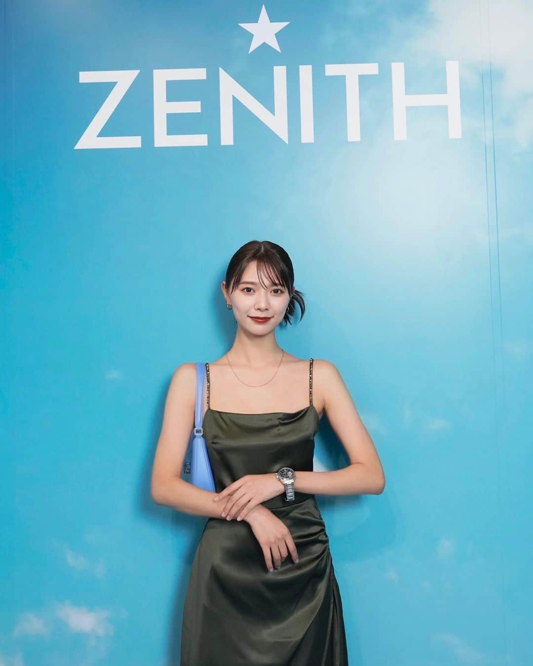 川津明日香さんのインスタグラム写真 - (川津明日香Instagram)「⁡ ZENITH PHOTO EXHIBITION  BY LESLIE KEE⌚️ ⁡ スイス高級時計ブランド「ゼニス」が パイロットウォッチを発売。  格好良くカジュアルな 使いやすさもある素敵な時計でした。 ⁡ THE SKY IS YOURS - 空と夢と私をゼニスフォトエキシビジョン by レスリー・キー 9月16日~10月1日inX8ギャラリーにて。 ⁡ りほちゃんと遭遇🦖 ⁡ #Zenith#ゼニス #ゼニスパイロット #zenithxlesliekee」9月15日 21時17分 - asuka_kawazu