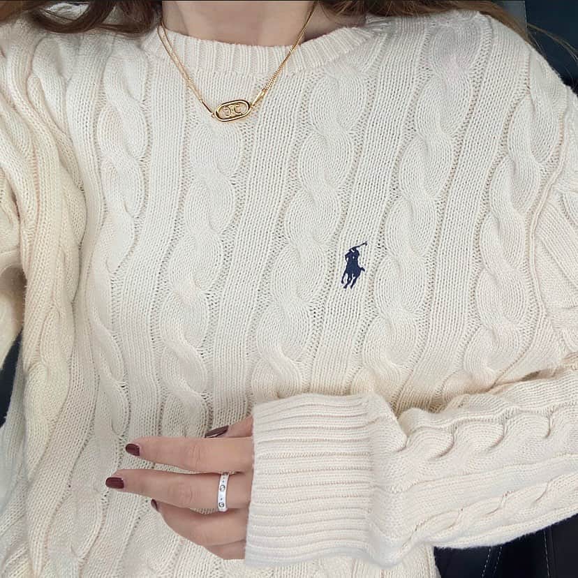 のインスタグラム：「・ 最近「去年の秋は何着てたかなー」って自分のインスタを見返すんだけど💭  この☝️お気に入りの @poloralphlauren のニットもメンズの💫  #poloralphlauren #celine #celinebyhedislimane #gucci」