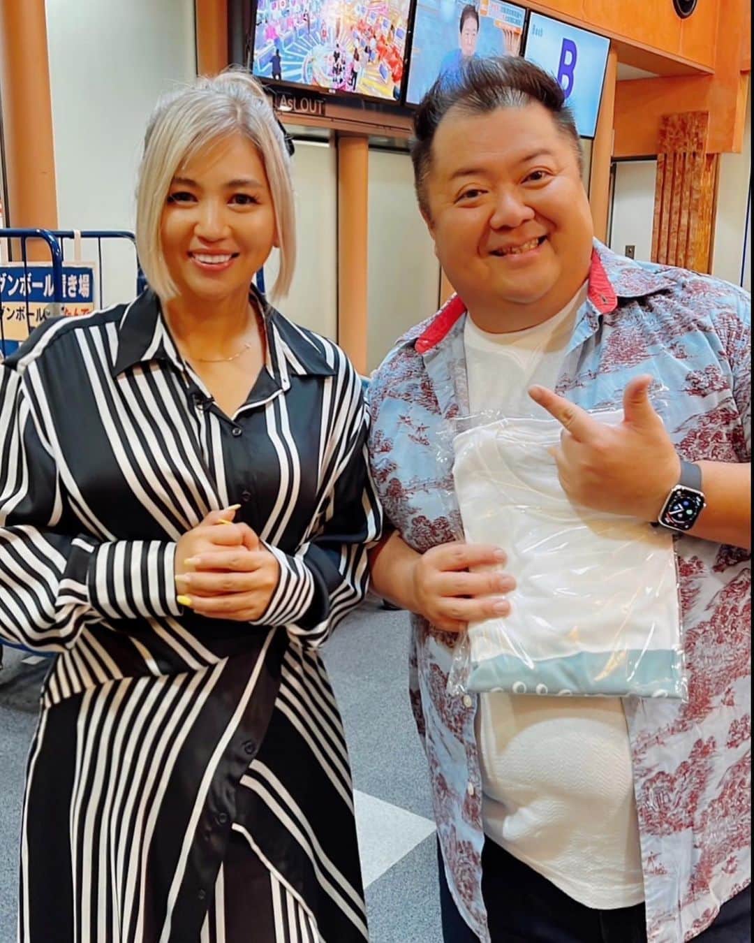 MINMIのインスタグラム：「私達のデュエットどうでしたか？笑 小杉ってた？笑　カナやんのツアーの思い出dear.やシャナナ.自分の曲なのに出だしがわからんくってテンパった🤣💦恥ずかしいー🙇‍♀️ return tomyself 懐かしかった、野呂さんめちゃ優しかった💕🎤 ハマダ歌謡祭見て頂いた方 ありがとうございました 楽しんで頂けてたら嬉しいです🙈💓💛」