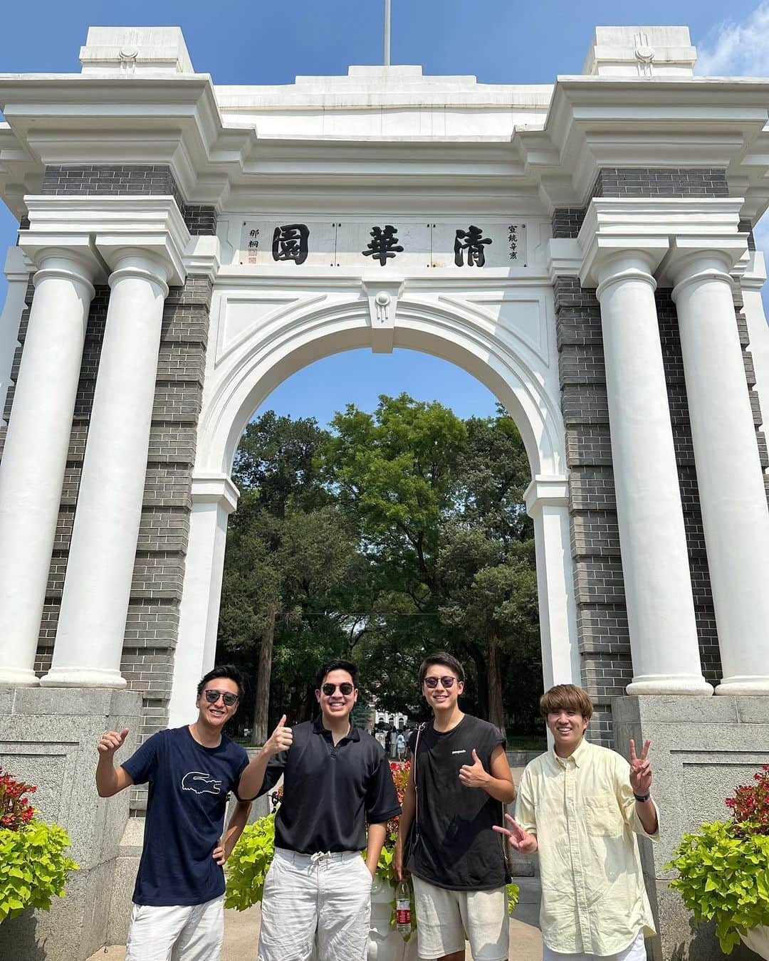 大塚稜馬さんのインスタグラム写真 - (大塚稜馬Instagram)「Waktu trip ke China, WasedaBoys pergi dan keliling ke universitas nomor 1 di China yaitu Tsinghua University!!  Banyak banget yang bikin kaget, tapi yang paling wadidaw tuh KANTINNYA ADA GEDUNG SENDIRI, DAN 5 LANTAI!? Udah kayak mall 😂😭 Itu baru 1 dari beberapa kantin yang ada di sana. Wkwkwk gokil!!  Makasih banyak temen2 di Tsinghua University yang udah nemenin dan ngeguide🙏🏻 Jangan lupa nonton videonyaa yaa di Youtube!! MANTAPPU JIWAA 🔥」9月15日 21時33分 - otk_rym