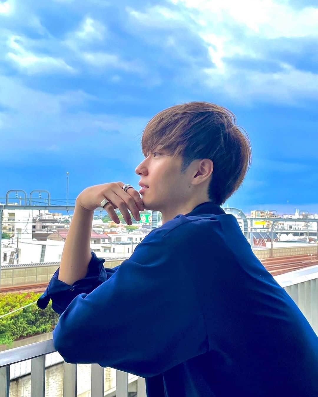 野村康太さんのインスタグラム写真 - (野村康太Instagram)「とある役で、人生で初めて髪の毛染めました！  似合ってるかな🤔  #野村康太」9月15日 21時34分 - kouta_nomura_official