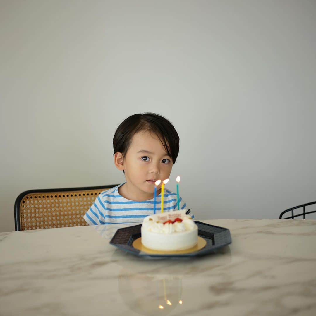 SEA ROOM LYNNのインスタグラム：「8月末のこと。  愛する坊やが3歳を迎えました♥️ 生まれてきてくれてありがとう🥰 これからもよろしくね！  #3歳」