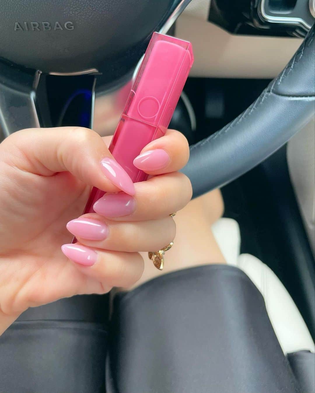 前田朝香さんのインスタグラム写真 - (前田朝香Instagram)「🍑🍑🍑🍑  ピンクの中でも青みピンクが大好き、、、 チークもリップもネイルも青みピンク❤︎  💅 @menail1201」9月15日 21時35分 - asakacha