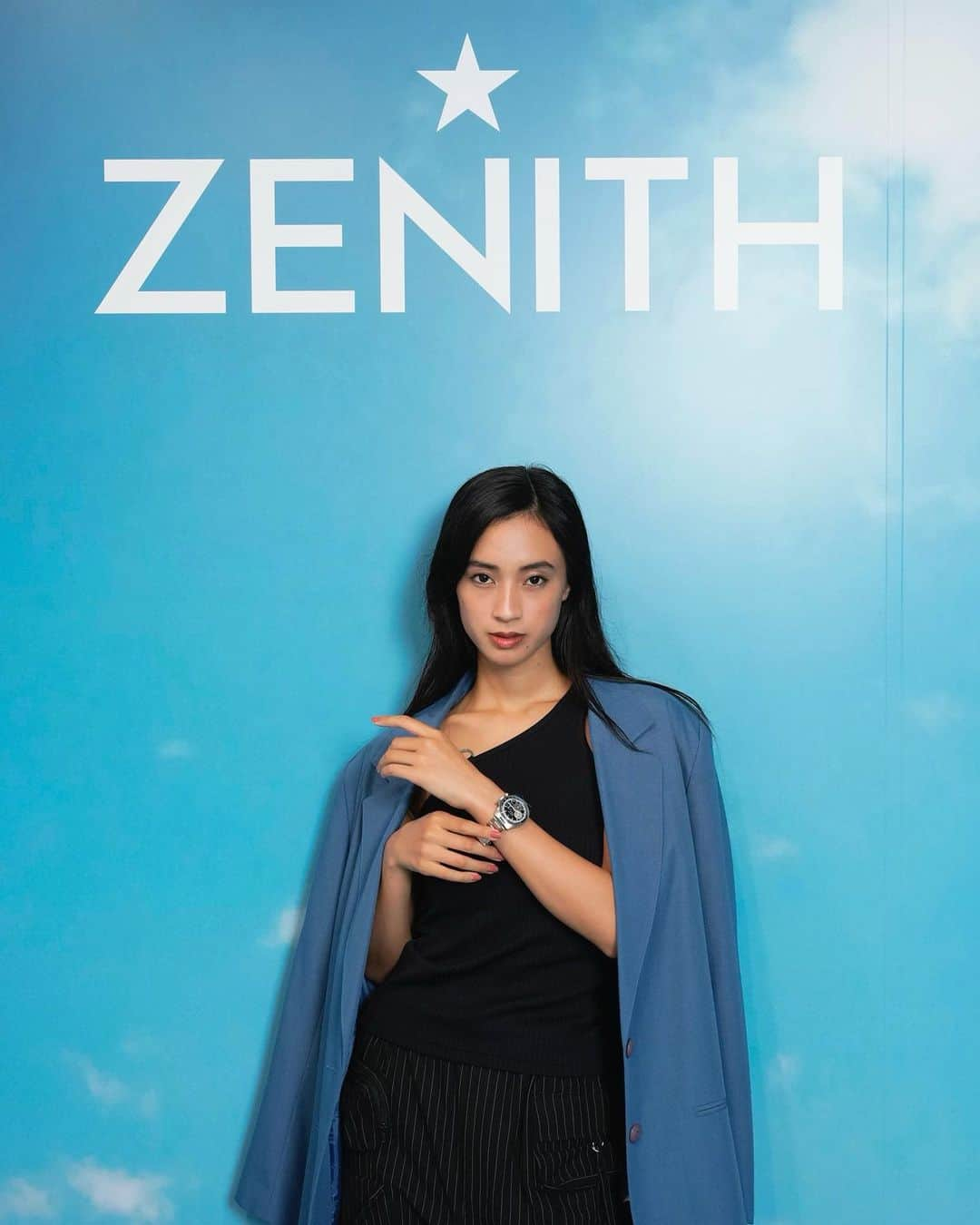 玖瑠実のインスタグラム：「ZENITH PHOTO EXHIBITION BY LESLIE KEE ⌚️ スイス高級時計ブランド『ゼニス』がパイロットウォッチを発売💙 発売記念に開催されている写真家レスリー・キーさんとのコラボレーション写真展に行ってきました。 会場の世界観もとても素敵でした。 9月16日(土)から10月1日(日)までX8ギャラリーにて開催しているそうです。  #Zenith #ゼニス #ゼニスパイロット #ZenithXLeslieKee #pr」