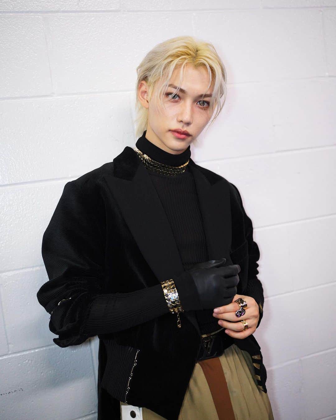 フィリックスのインスタグラム：「Thank you #Stay for gifting us Best Kpop for the VMA!  Thank you 💙 @nicolasghesquiere  @louisvuitton  For letting me wear such charming and delightful pieces at the VMA! 🥹👌✨️」