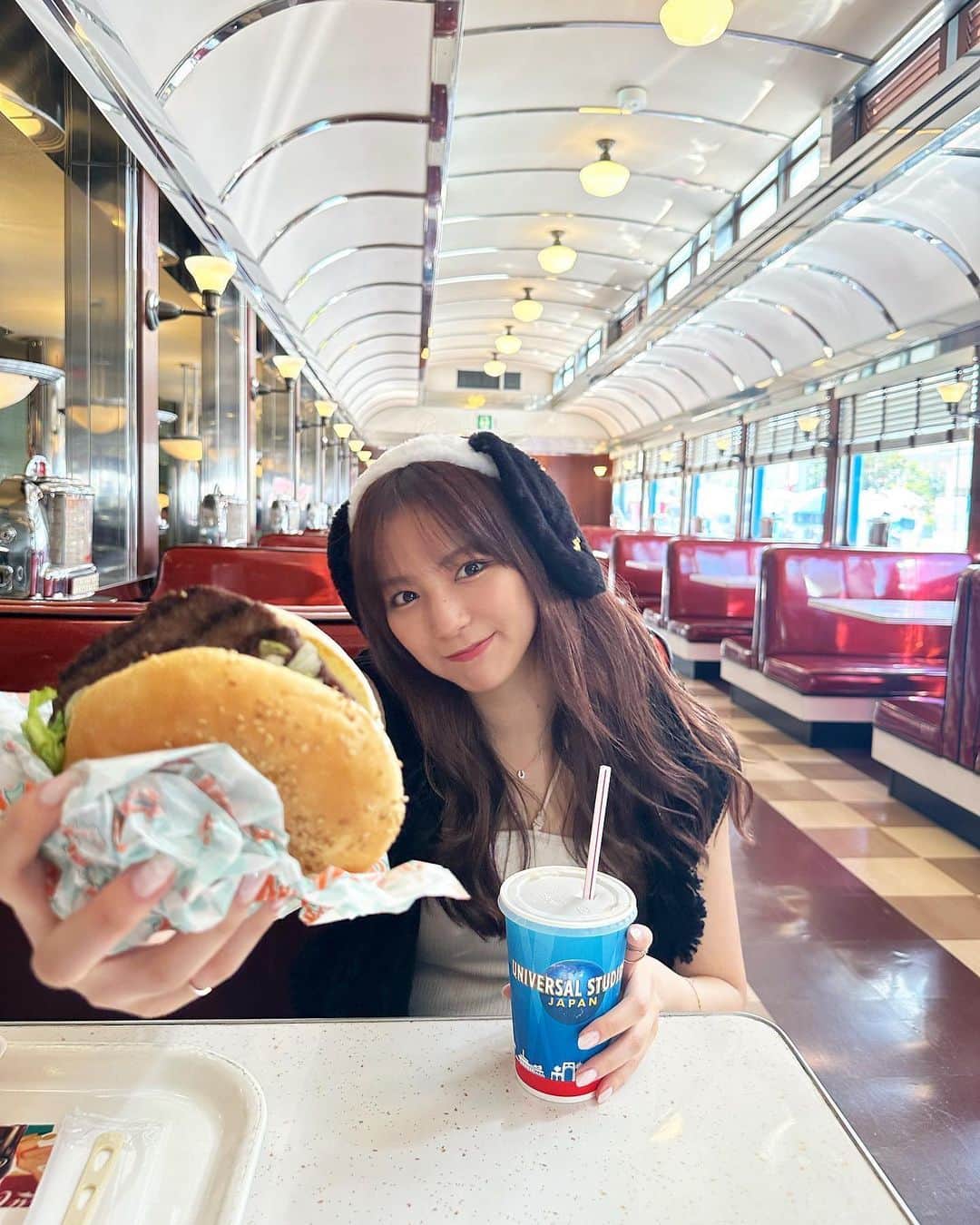 のインスタグラム：「︎ ︎︎︎︎︎☁︎︎ 何バーガーが好きー？   #usj #ユニバ #スヌーピー  #愛来 #amefurasshi」
