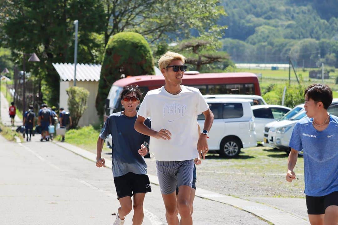 坂東悠汰のインスタグラム：「. 今年の夏合宿も無事ケガなく終了！ 我慢してたくさん走りました🏃🏾‍♂️ 青木とも久しぶりに走れて嬉しかった🙌  後半シーズンまずは全日本実業団から。 めちゃくちゃ久しぶりの10000m！ 楽しみ！！」