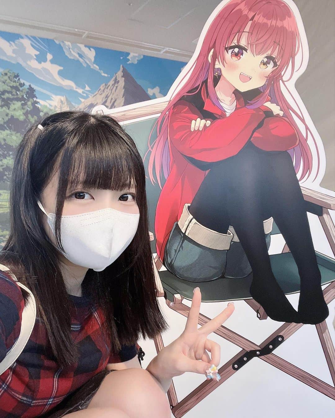 のインスタグラム：「ボイトレとレッスン前に ぴょこっとおた活🍛るんるん 珍しい赤コーデどー？  #UMISEA」