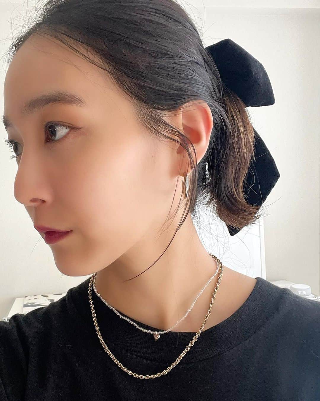 KARENのインスタグラム：「残暑すぎるけど、アイテムに秋を取り入れる作戦です🐈‍⬛🍂」
