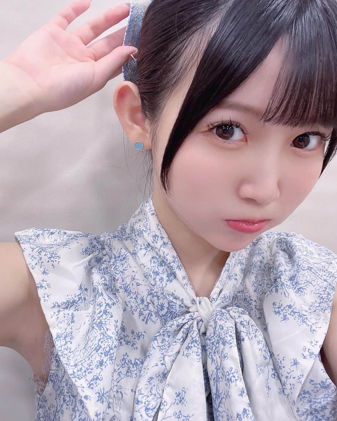 のインスタグラム：「🩵🤍 えっへん  最近はお稽古とお仕事の毎日で充実してる！ とっても頑張ってるので、絶対舞台みにきてほしいな〜〜  お洋服 @asknowasplus」