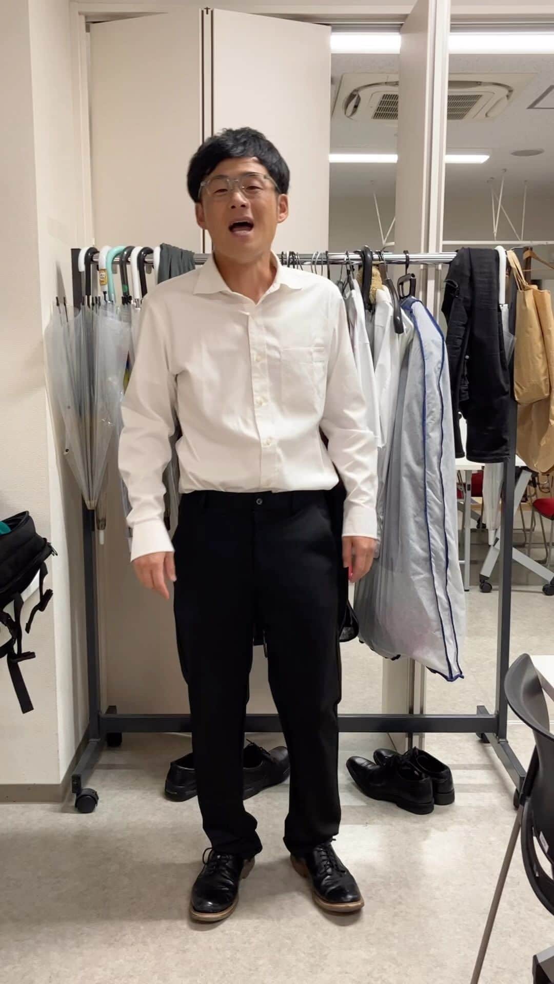 肥後裕之のインスタグラム：「熱唱ギャグ216日目 Hate tell a lie/華原朋美  告知です！ セルライトスパ単独ライブ 「パカ野郎」 9月30日(土)19時開演 道頓堀ZAZA HOUSE チケット予約、コメントかDMで受け付けております！  #熱唱ギャグ #216日目 #赤maru #山1グランプリ #華原朋美 #hatetellalie  #ヒーゴー音楽対決 #フリー音源FES」