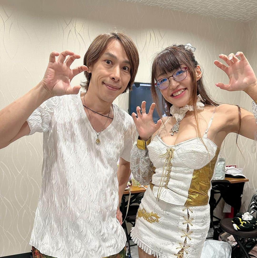 谷本貴義のインスタグラム：「今日はアイドルグループ、フラレモの愛ちゃんのバースデーイベント♪愛ちゃん誕生日おめでとう！ みんな元気だった♪  #フラレモ」