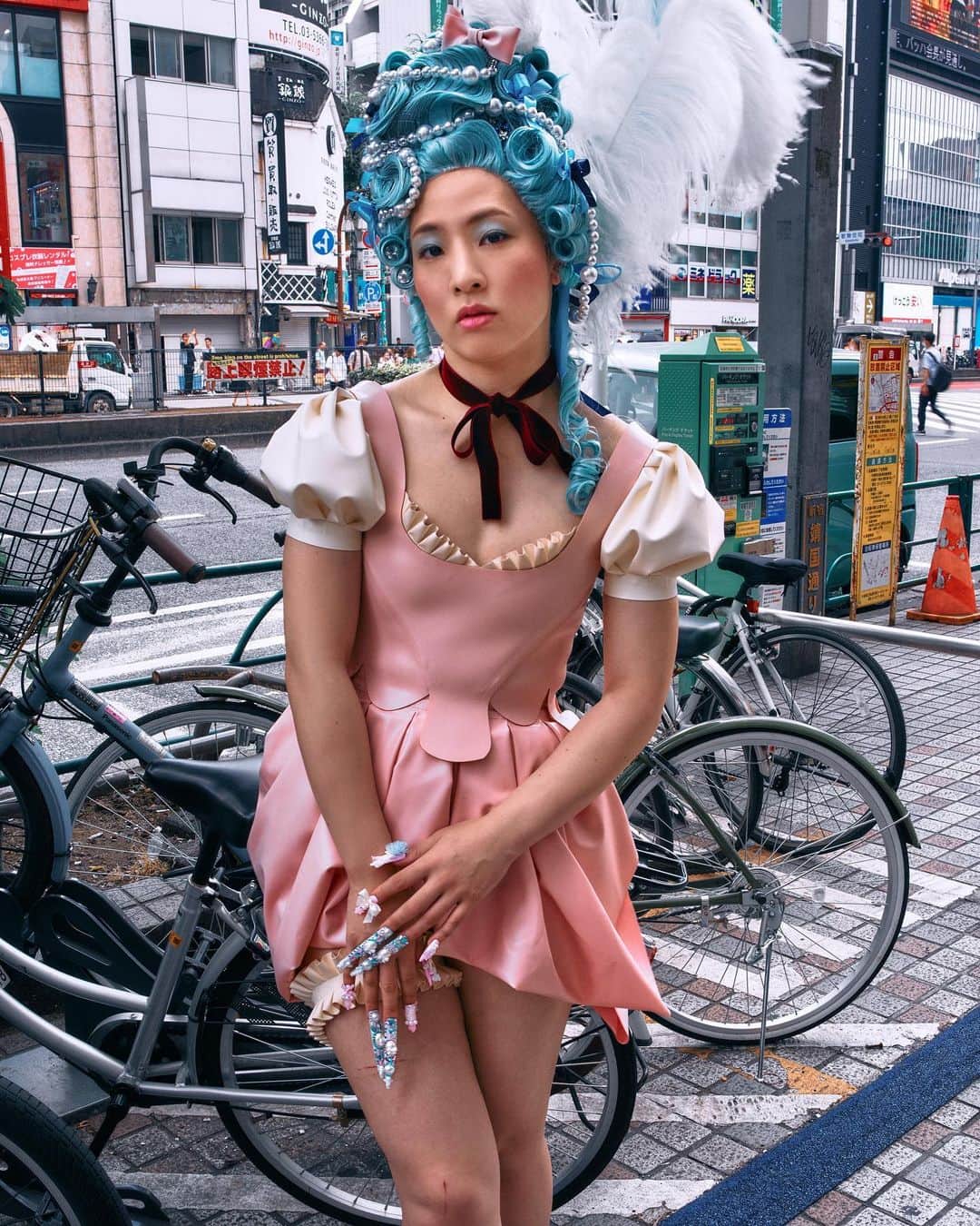 オランピアルタンのインスタグラム：「Lady Antoinette of the @sukeban_world Dangerous Liaisons 🩵 with dangerous @nailsbymei  📸 by @chikashisuzuki1972 in Tokyo Wearing a custom corset and skirt made by @softskinlatex and a @stephenjonesmillinery headpiece  #sukebanworld #ladyantoinette #dangerousliaisons」